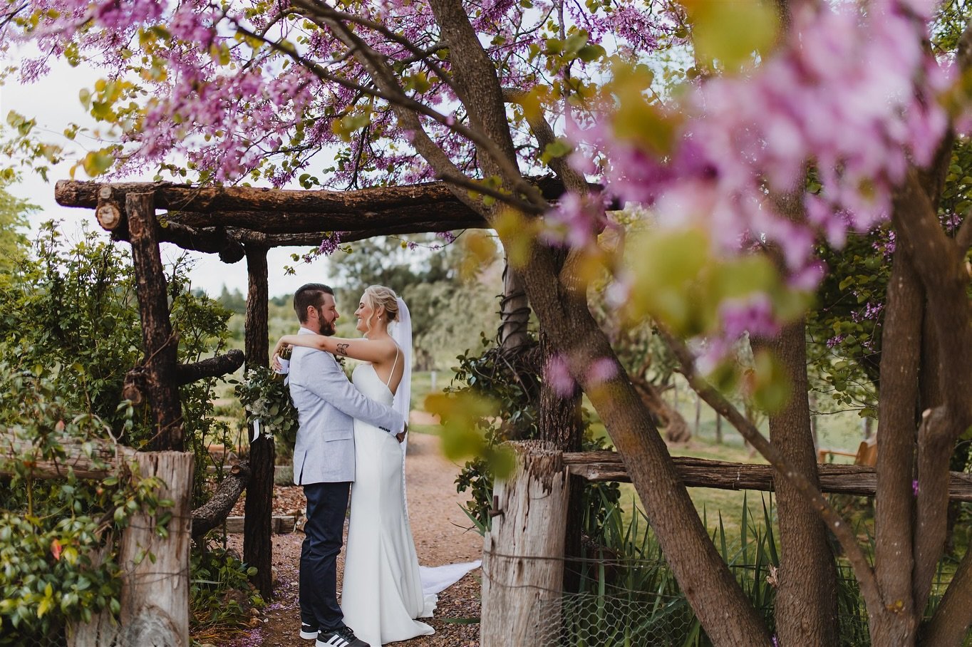 Last night I ran into Liesa and Josh at their friends Paige and Stuart&rsquo;s wedding! While I give them a bit of time before I post anything from their day, here&rsquo;s a cute throwback to Liesa and Josh&rsquo;s wedding! 

I didn&rsquo;t get to sa