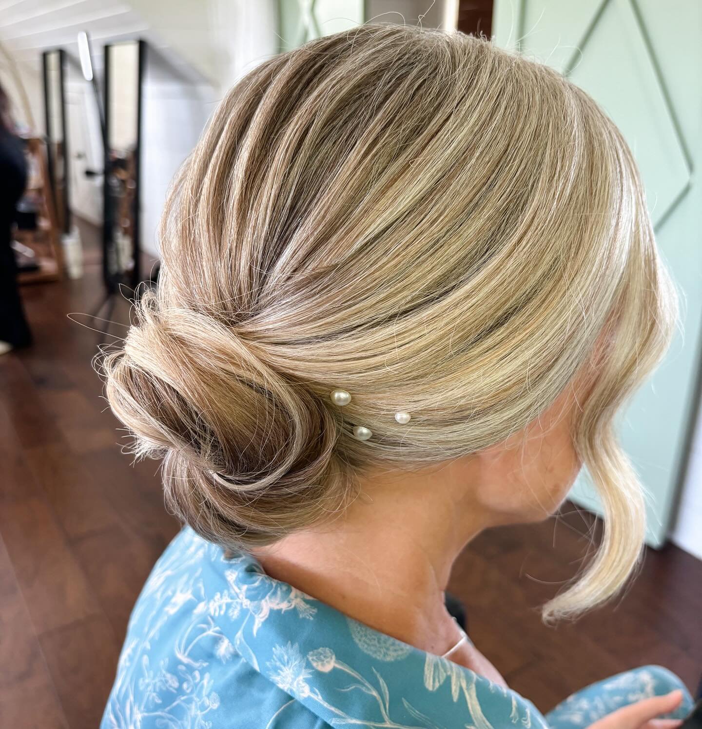 Subtle accents ✨ @beautyasylum_atlanta #beautyasylum @cosmobyannie #beautyasylum_annie
.
.
.
#meadowsatmossycreek #atlantaweddinghair #atlantaupdo #updoforblondes #blondeupdo #bridalupdo #sleekupdo #elegantupdo #timelessupdo #charlotteweddinghair #ch