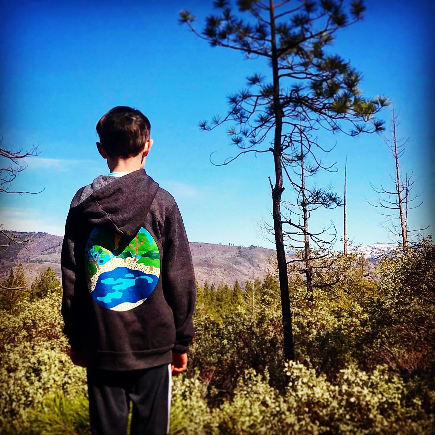 One of our customers sent us this amazing photo of her son in his Lake Life hoodie. Thanks for all the support everyone has given me along the way. 

#hoodiesoutside #wearreallife #outdoors #explorethegreatoutdoors #smallbusiness #kidbusiness