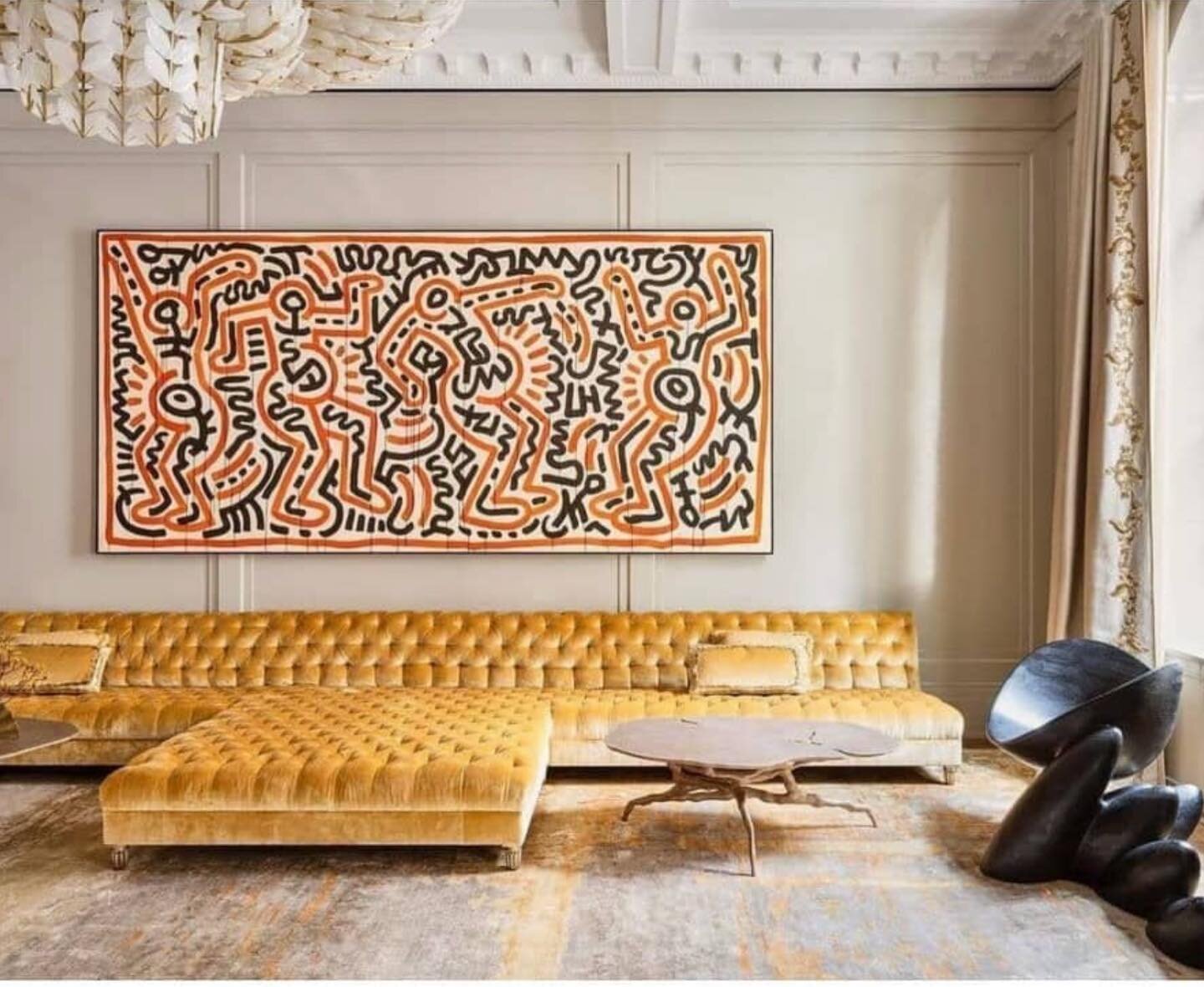 Fabulous Keith Haring ⁠💛
⁠
Via⁠
@larrys_list ⁠
@art_collectors_at_home⁠
⁠
#KeithHaring⁠
#theviewingroom #theviewingroomhk #consignmentart #interiordesign #contemporaryart #art #artconsignment #interior #artcollectors #privatecollection #design #livi