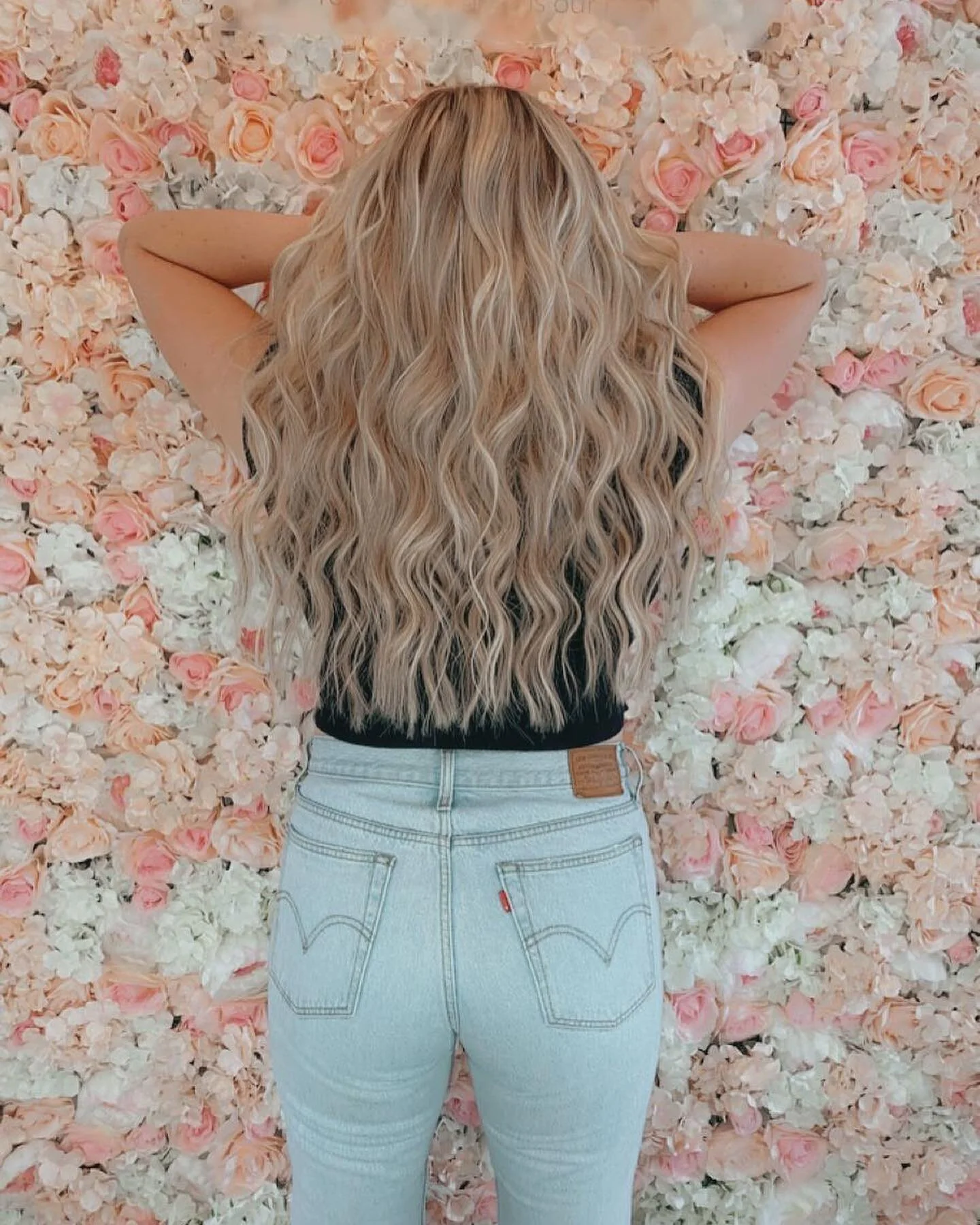 Love, love, LOVE this one!! It&rsquo;s a hot girl summer for this firecracker 🧨 

Extension Method: Habit hidden bead 
Quantity: 2 rows, 160 grams
Length: 21 inches