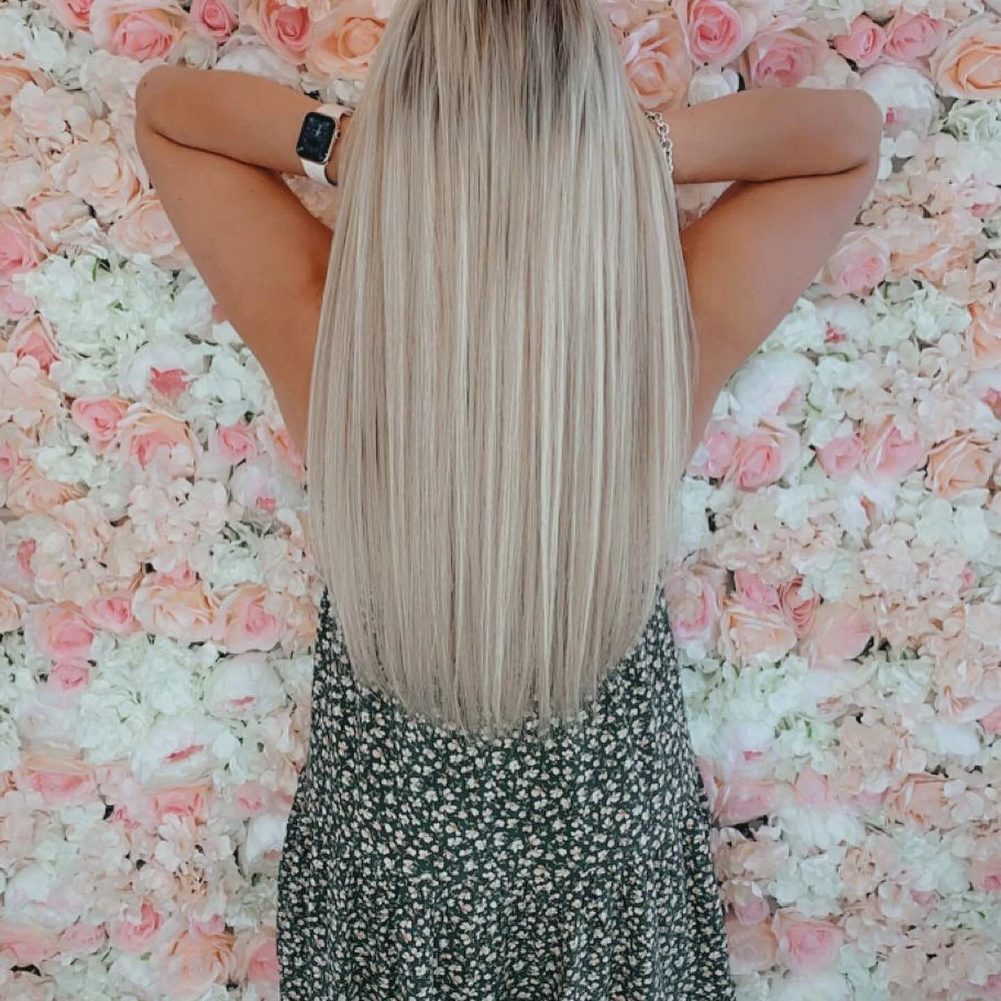 Summer Length for this babe 😍

Method: Habit Hidden Bead 
Quantity: 150 grams, 2 rows
Length: 21 inches