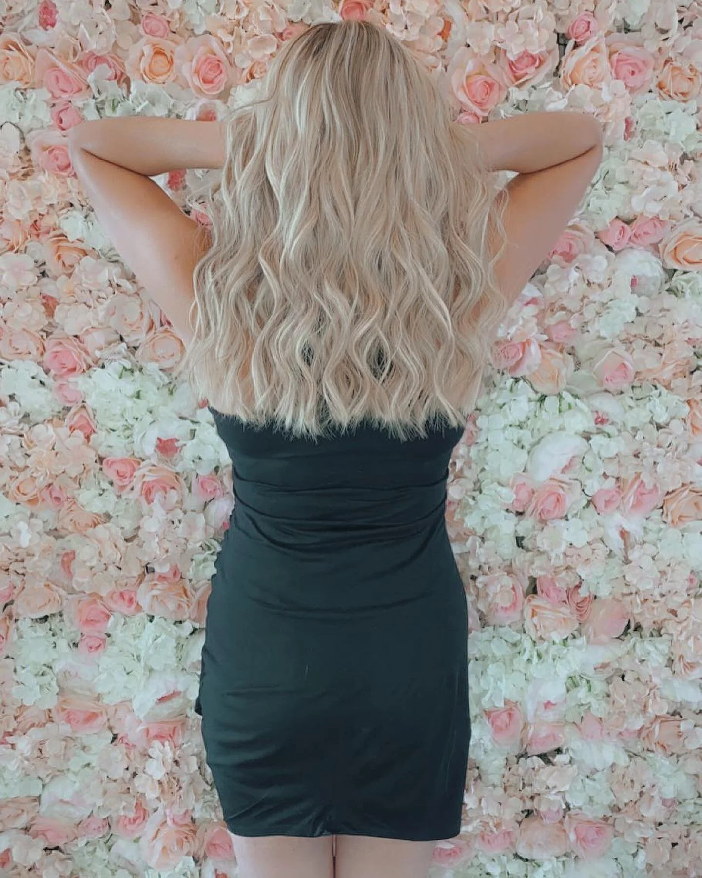 Coconut Cream 🥥

Move aside clip ins, Habit Method to the rescue!!!

Extension Method: Habit Hidden Bead 
Quantity: 2 rows, 150 grams
Length: 16-17 inches
