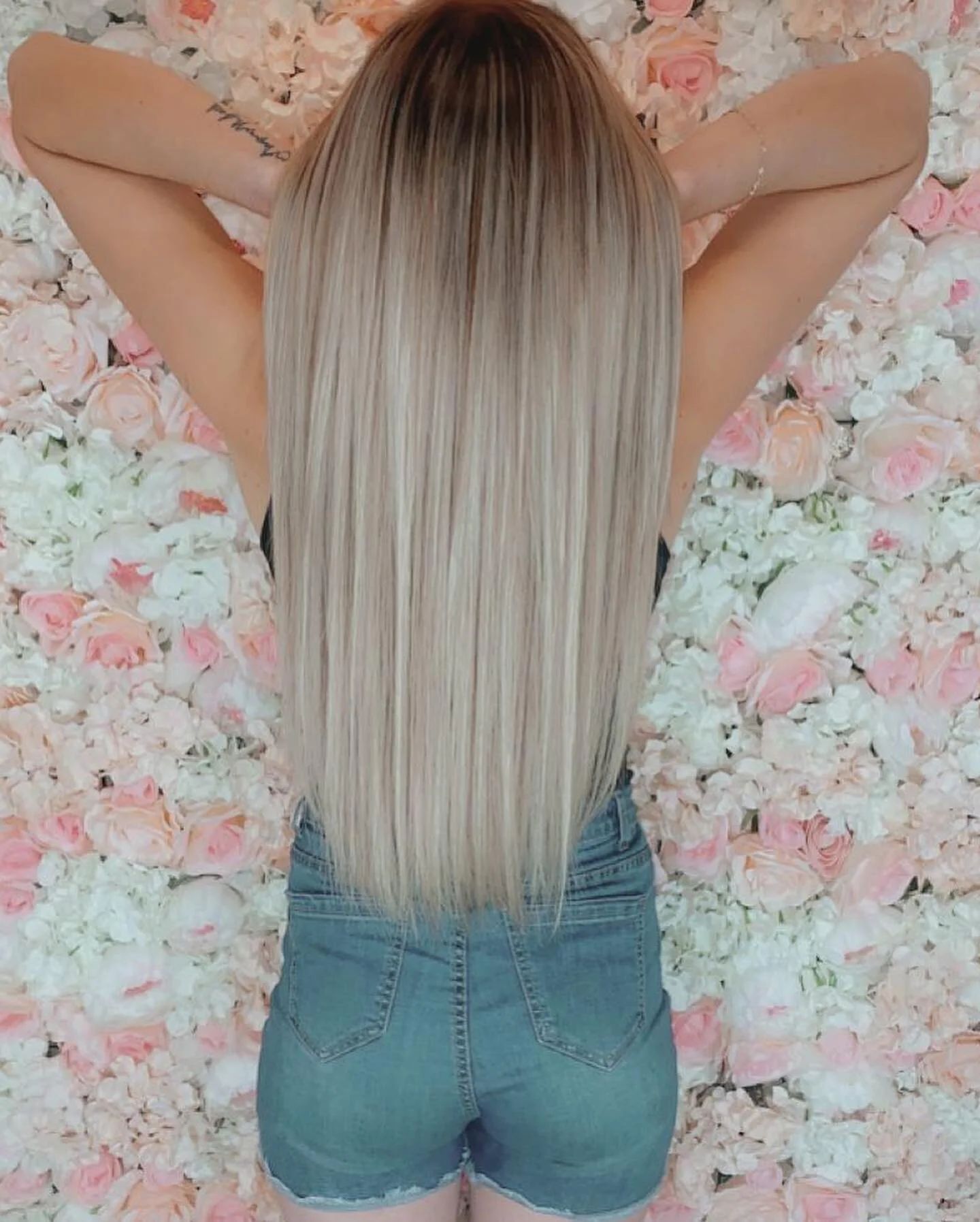 It was an all day affair with this yummy mummy! Full extension install and colour transformation! 8 hours of work but damn I&rsquo;m obsessed 😍 😍😍

Extension Type: Habit Hidden Bead 
Quantity: 2 rows, 130grams
Length: 21 inches 
Colour: Combinatio