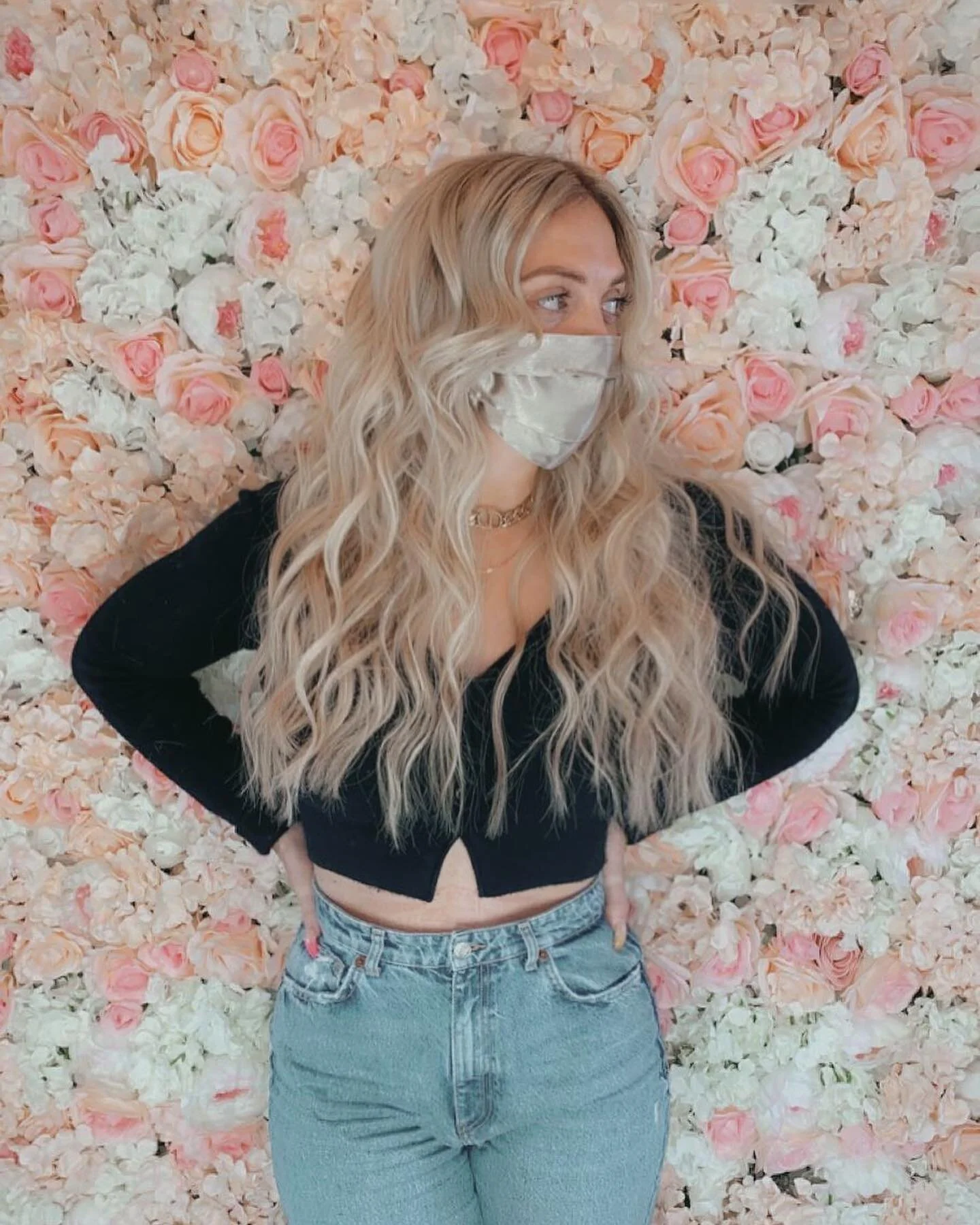 Creamy Vanilla Swirl 

Extension Method: Habit Hidden Bead 
Quantity: 2 rows, 130 grams
Length: 21 inches
