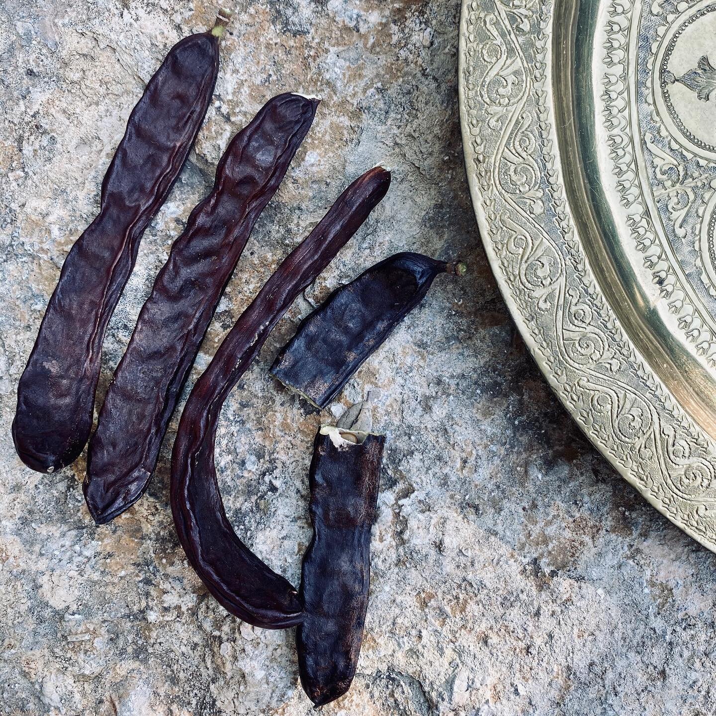 In Portugal, I was intrigued by this strange fruit whose trees surrounded our lovely B&amp;B, the Carob. It looks like a long dark brown pod. When broken, we discover seeds and a yellow pulp with a sweet chocolate smell. Personally, I even had the im
