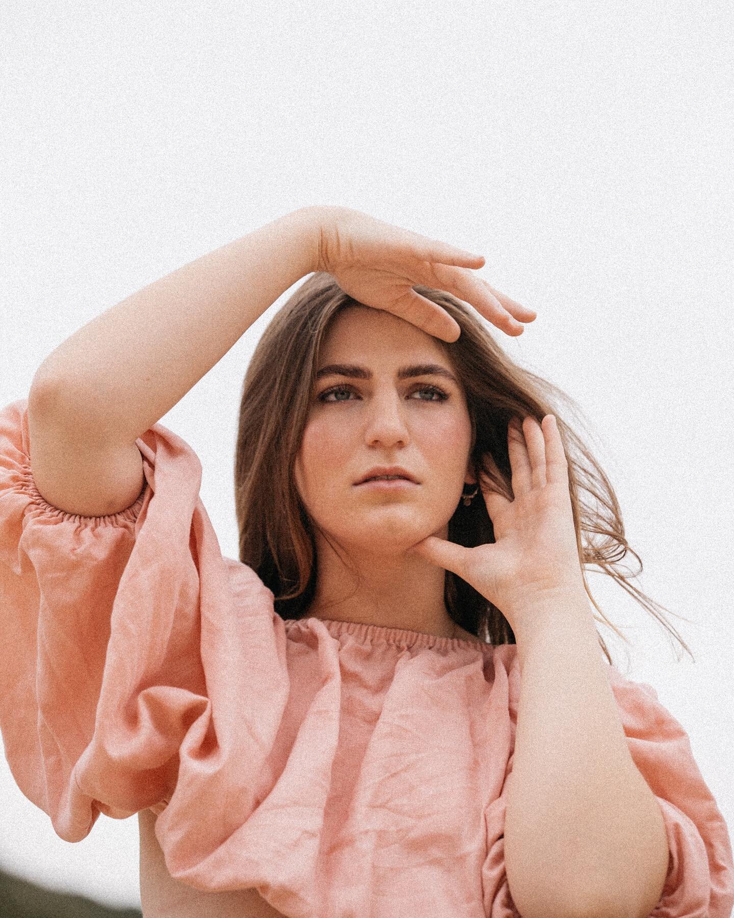 Me looking for this weeks music line up at @thewickham ...✨ Oh what do you know ✨ I&rsquo;ll be playing you a little acoustic set from 5-7 this Sunday. Come and hang out with me for some sweet, little tunes 🪕🍻 
📷: @tayla.lauren