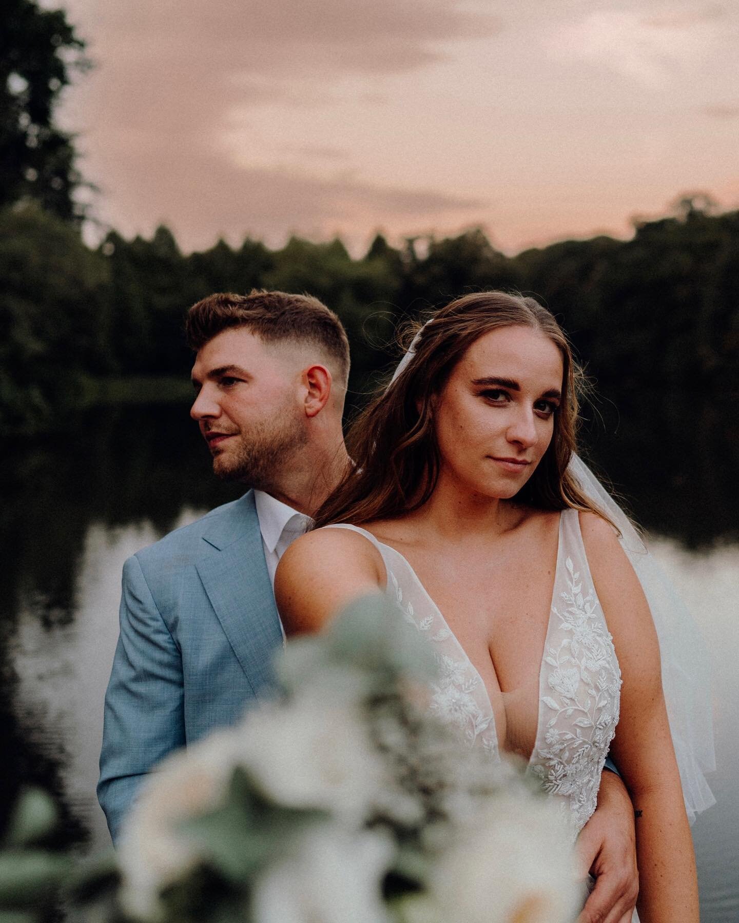 Brautpaar und Brautstrau&szlig; schnappen.
- Check
Fotos zum Sonnenuntergang machen.
- LOVE IT

#hochzeitsfotografhamburg #hochzeitinhamburg #belovedstories #fotografhamburg #hamburg #theweddinglegends #instabraut #anotherwildstory #hochzeitsfotograf