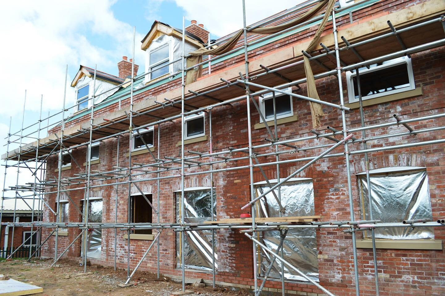 A timber framed, brick skin development in Chester. 5 three-storeys plots built in a Victorian style to match the surrounding area, with ornate dormers, chimneys and slate roofs.

This week the windows and external doors are being fitted on plots 3, 