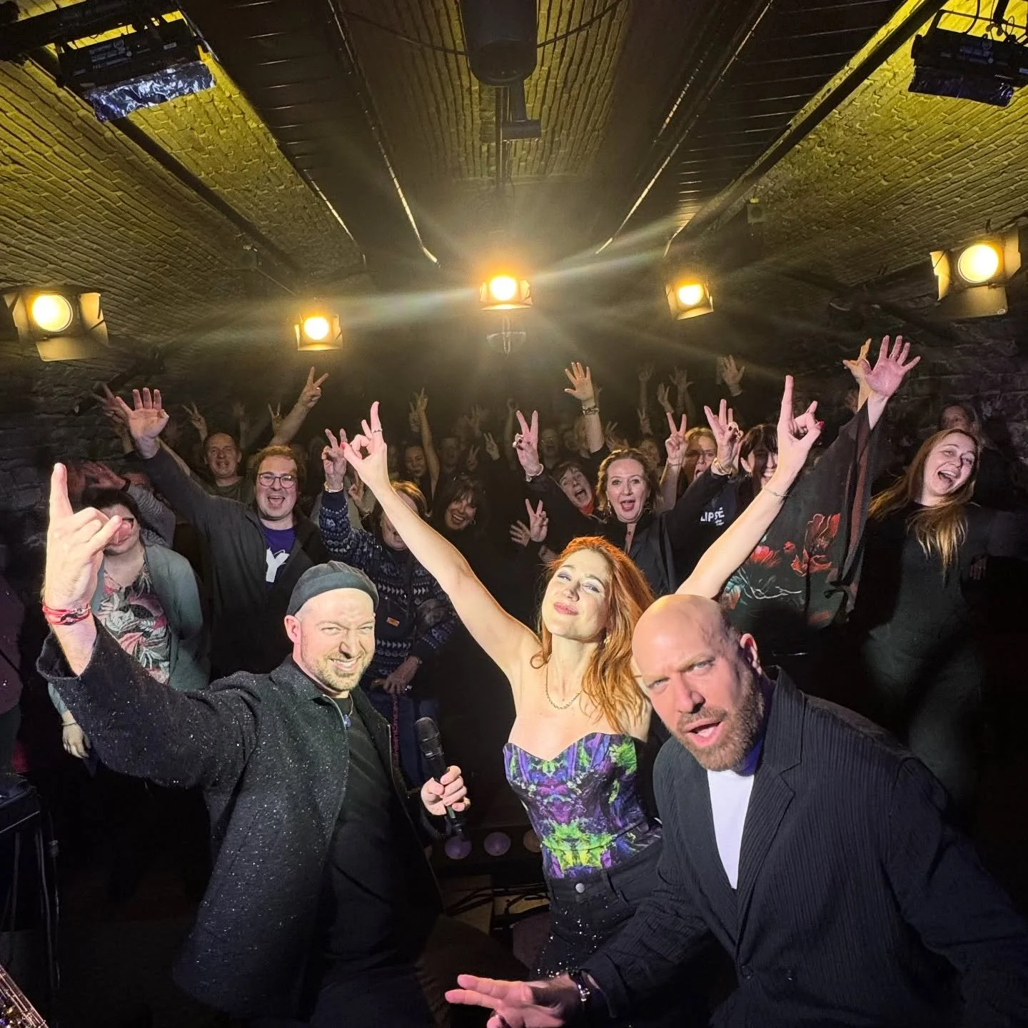 Merci pour la magie samedi soir aux @lescavesversoix ✨

Merci &agrave; notre public qu&rsquo;on aime, &agrave; @leonardlasry pour ce magnifique 1er concert en Suisse, &agrave; nos invit&eacute;s @caroldequay et @stephasen, pour votre pr&eacute;sence 