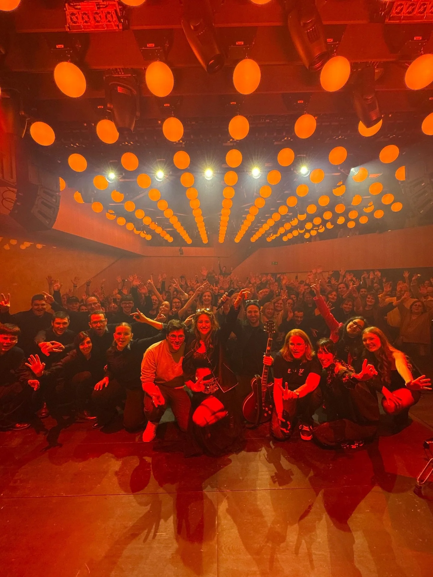 Merci pour cet accueil fou pour la premi&egrave;re du show &Eacute;CLIPSE 🌖 au @montreuxjazzclubmillennium.
Racontez-nous : quel est le moment qui vous a le plus marqu&eacute; ?✨

On l&rsquo;a pens&eacute; comme un spectacle dans lequel on vous r&ea