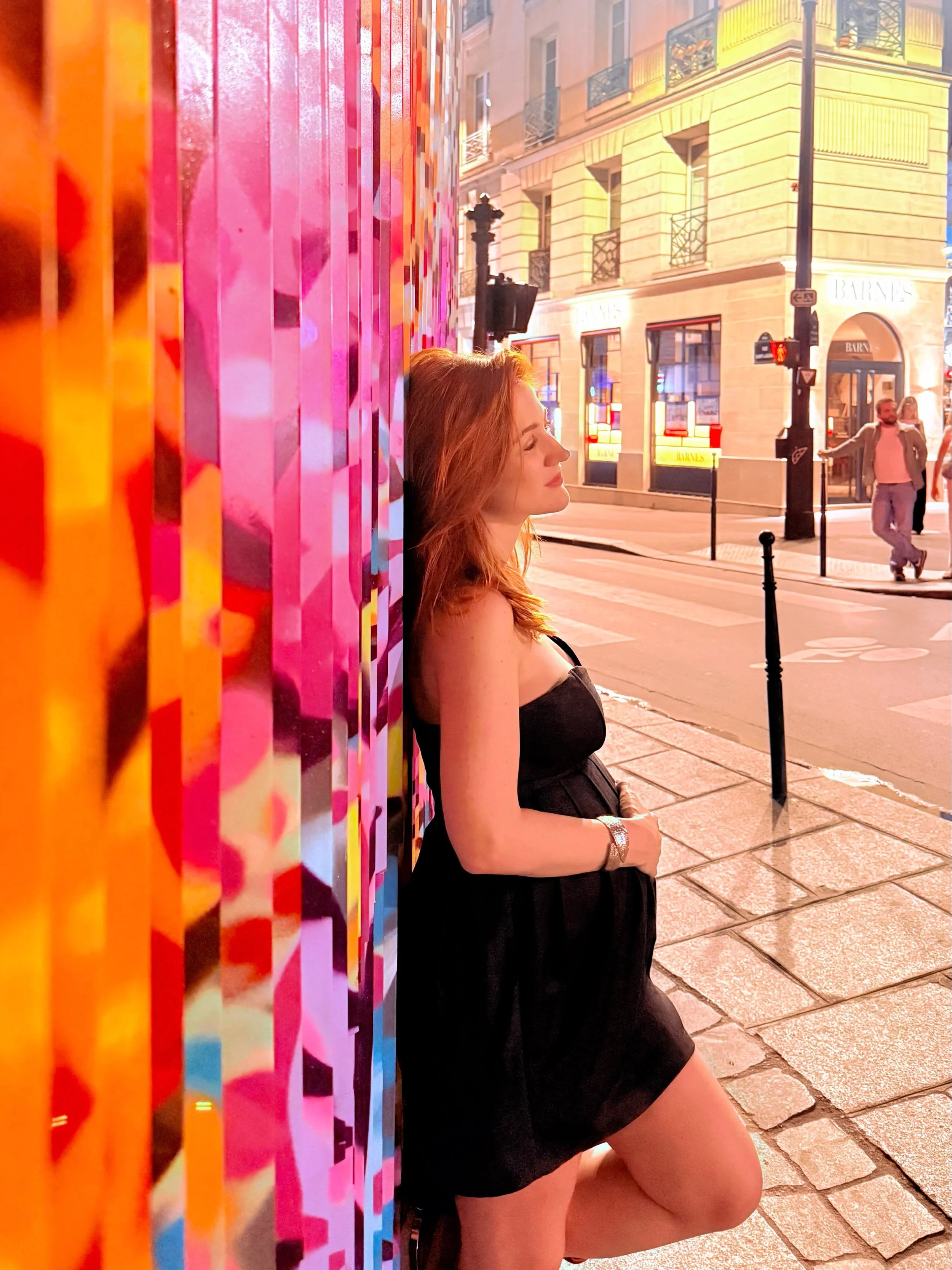 Baby Love 🤍
D&eacute;j&agrave; des milliers de kilom&egrave;tres parcourus ensemble et ce n&rsquo;est que le d&eacute;but. ✨
Joyeuse f&ecirc;te &agrave; toutes les mamans !

#babylove #babybump #paris #bebevoyageur #sophiedequay