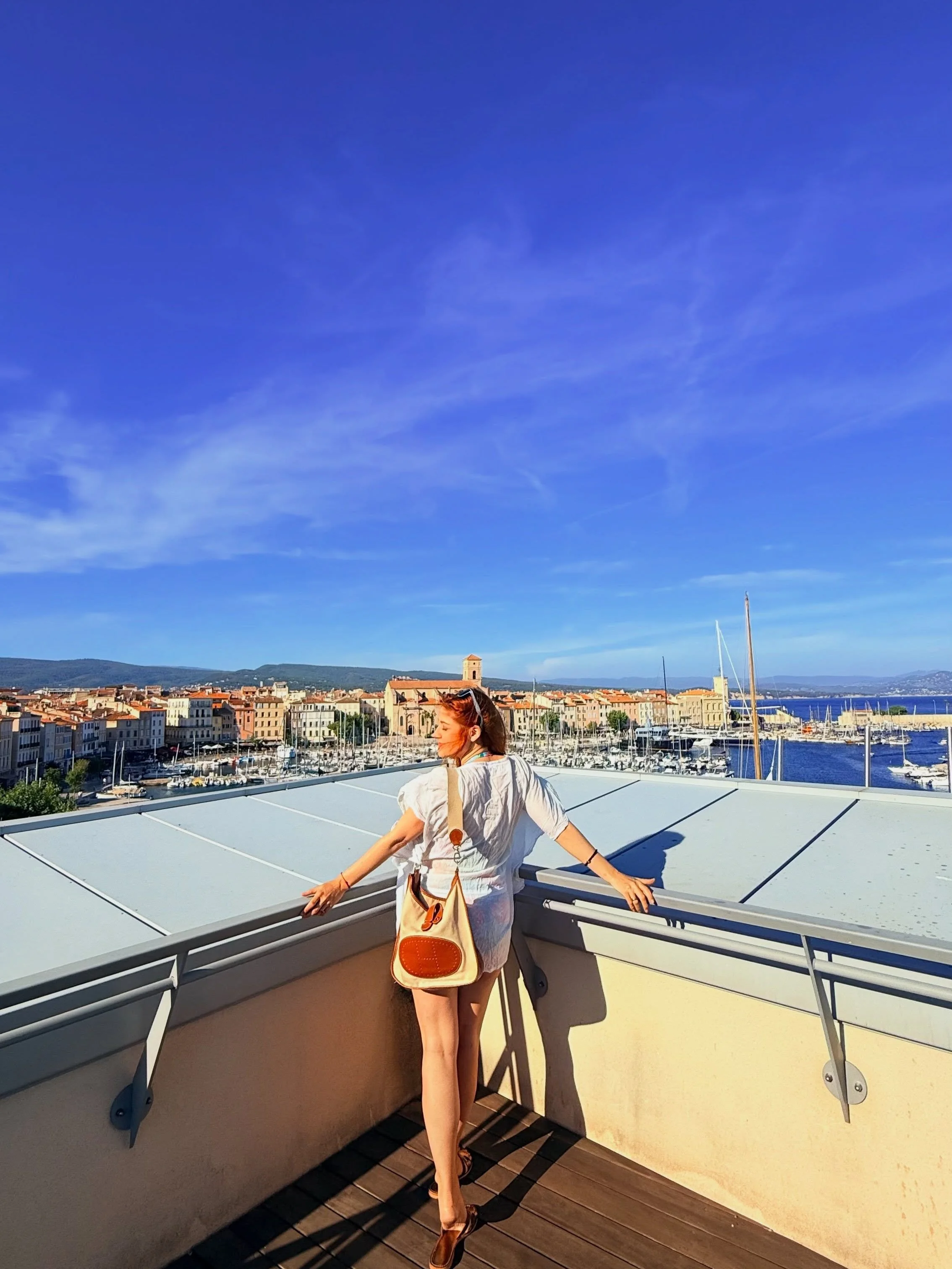 Tout a commenc&eacute; un soir d&rsquo;octobre dernier.

Nous &eacute;tions au Consulat de Suisse &agrave; Marseille pour inaugurer les Jeudis Suisses et c&eacute;l&eacute;brer la sortie de notre album &Eacute;clipse. Parmi les personnes pr&eacute;se