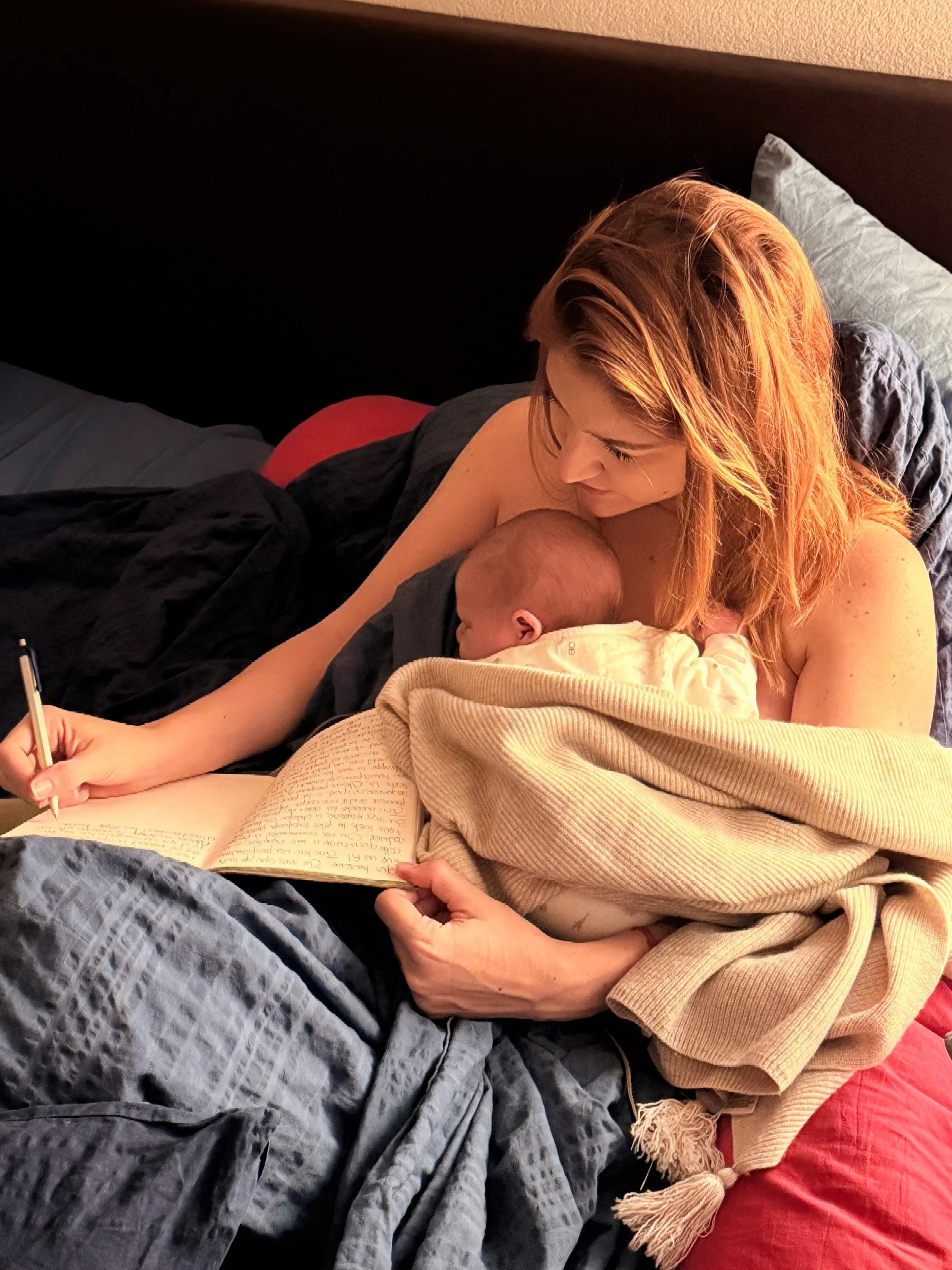 &Agrave; quelques jours de mettre un b&eacute;b&eacute; au monde, je recevais un contrat pour mettre mes mots au monde. 

Merci @editionsjouvence @charlene_guinoiseau j&rsquo;ai tellement h&acirc;te de donner vie &agrave; ce nouveau projet avec vous 