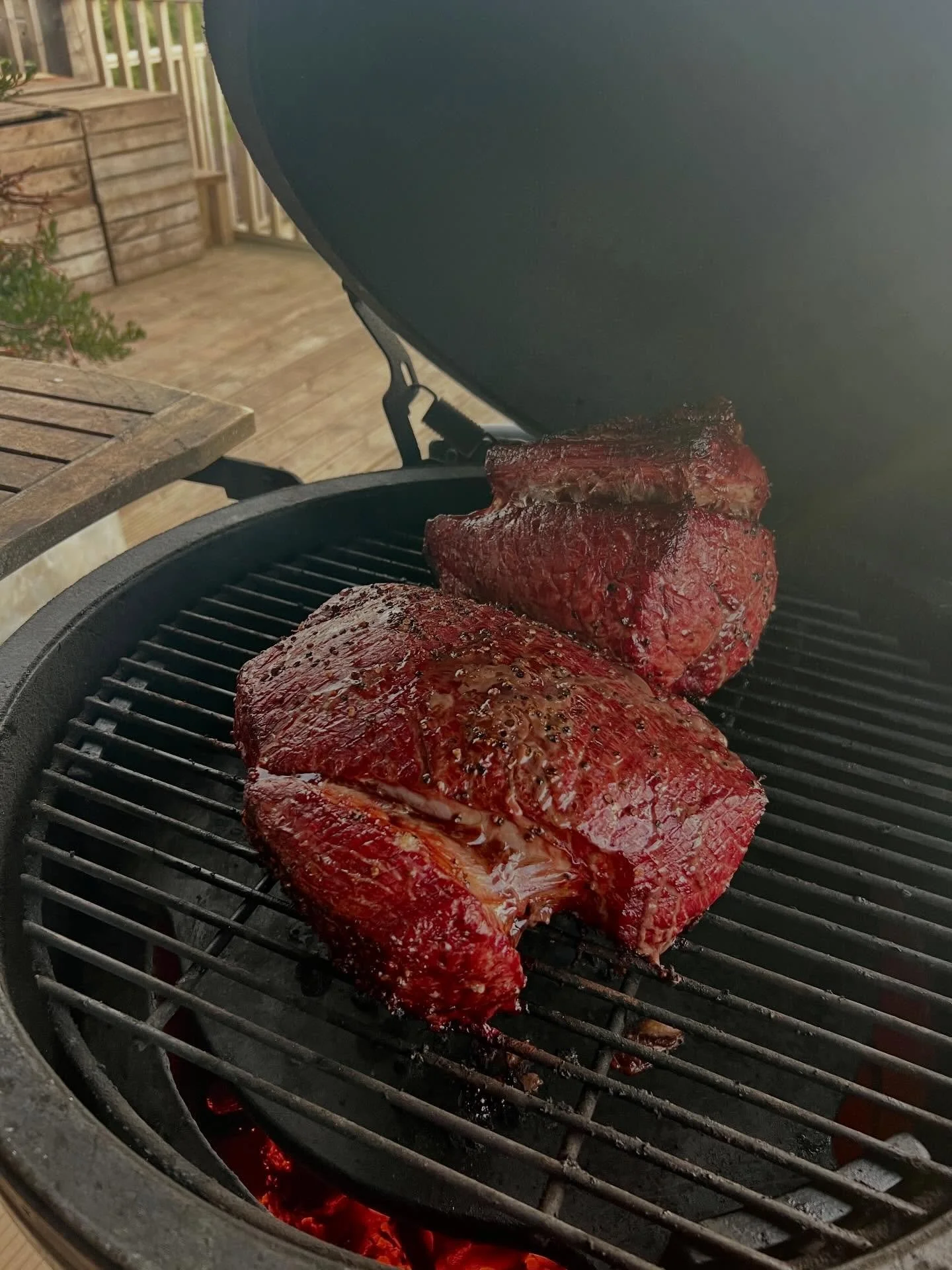What&rsquo;s on at Herd

Gearing up for another fantastic weekend. Here is a shot of our wonderful topside after it has been slow roasted in the @biggreenegguk

Sandwiches - 

&bull; Brie and Cranberry Focaccia 
&bull; Topside Beef Ciabatta (photo)

