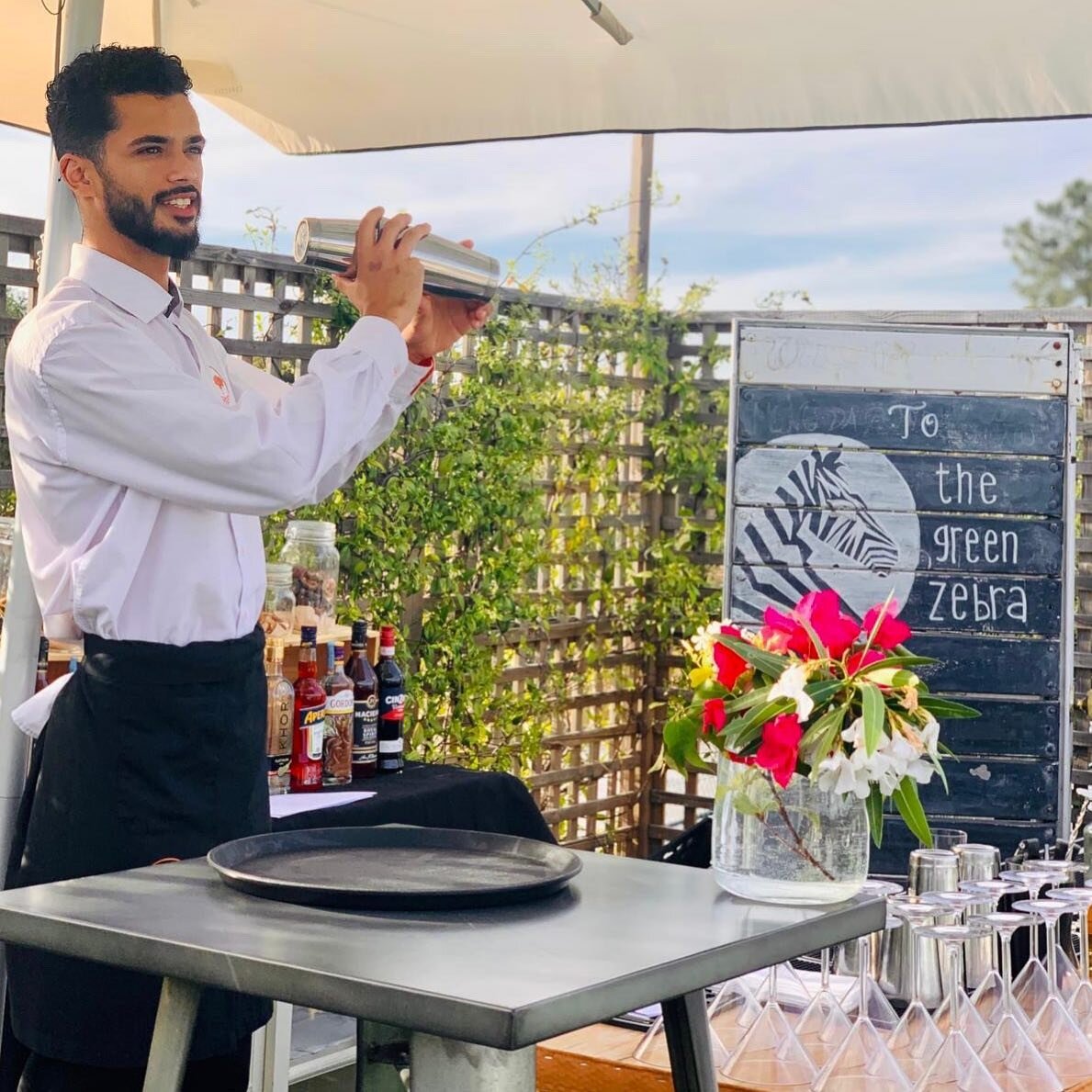 Weekends on the Green Zebra 🥂

Saturday 
DJ Valente 🥳 7pm-9pm

Sunday
Katie Hunt 🎤5pm-7:30pm
DJ Mark Sebastian 🕺🏻7:30-Late

See you later! 

#tribulumrestaurante #thegreenzebrabar #weekendfun #algarve #sunsetparty #algarvebar #portugal #cocktail