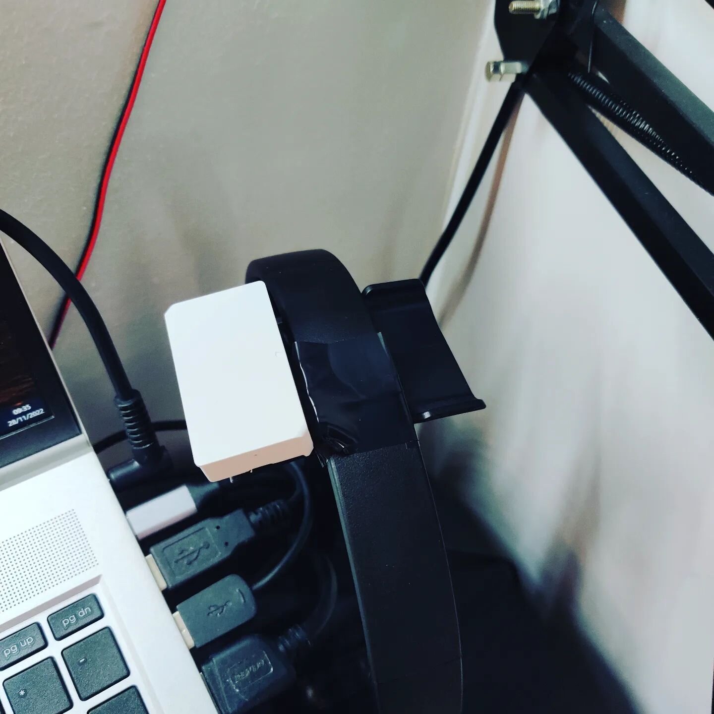 Modern problems require modern solutions!
I wanted a way to trigger a automation so that when I receive a call through MS Teams or Zoom my music would pause and my lighting would get brighter as well as turing on another LED strip on the office door 