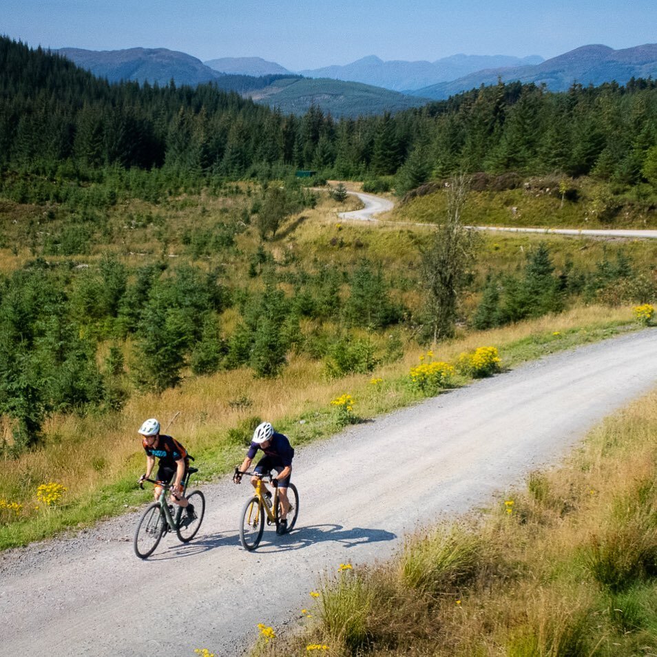 Summer days and those long and winding gravel roads&hellip; Heaven.

#gravelfoyle