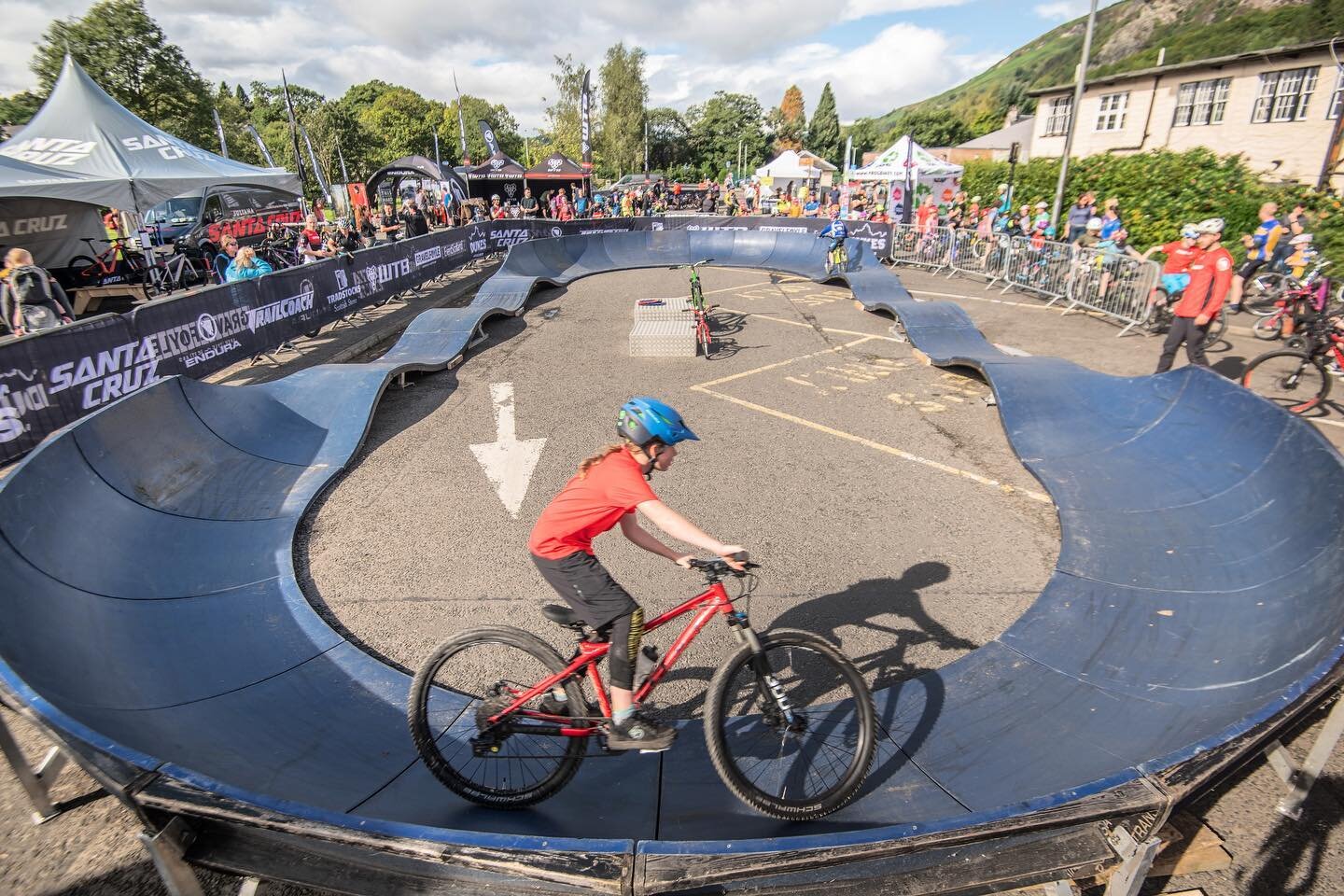 Dukes Weekender is putting on an absolute spread for the sprogs this year whether racing or not and we love the family vibe! 

✅ Kids Enduro 
✅ Dukes half (14-18yrs) 
✅ Pumptrack 
✅ Demo Bikes 
✅ Trailcoach sessions, competitions and prizes 
✅ Face P