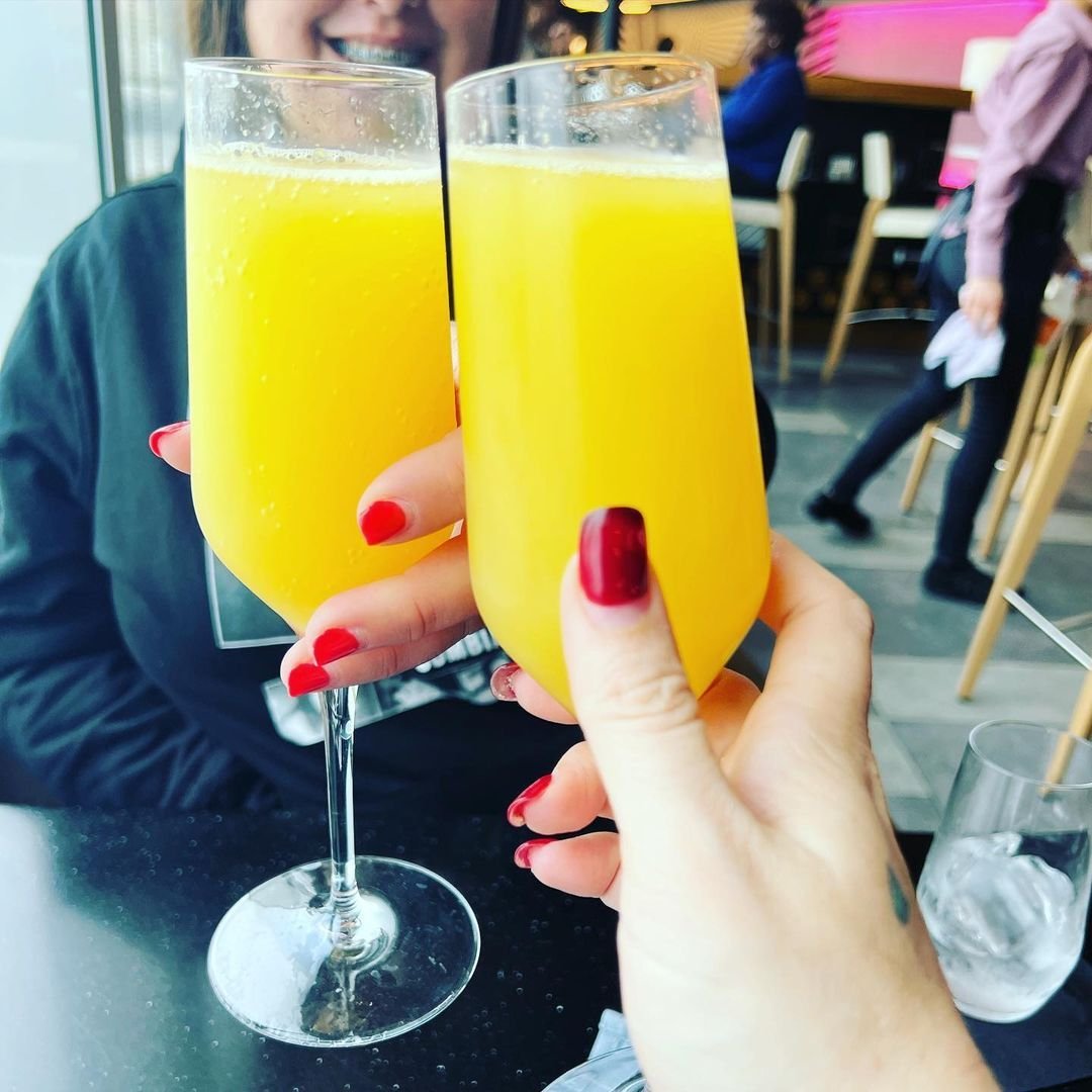 Here's to brunch, besties, and bottomless mimosas! Grab your squad and let the good times flow. 🥂
📸: @brandi_nicole_83