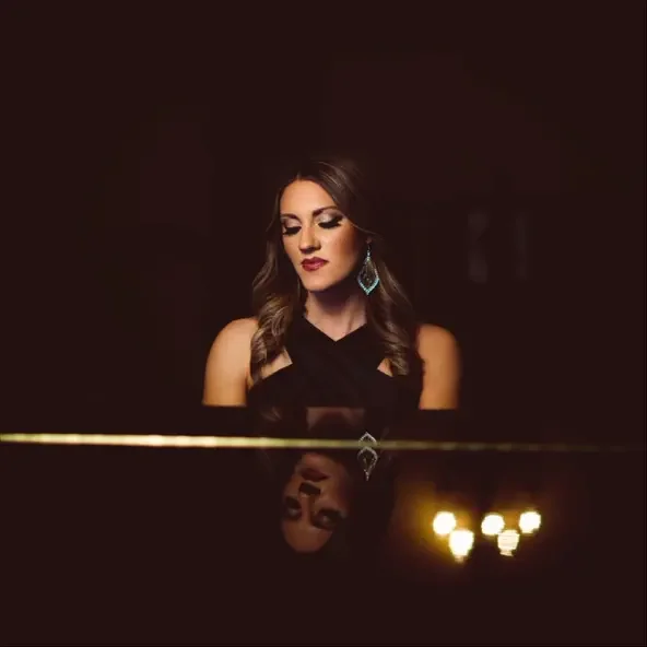 Live Music - Dina Bach 