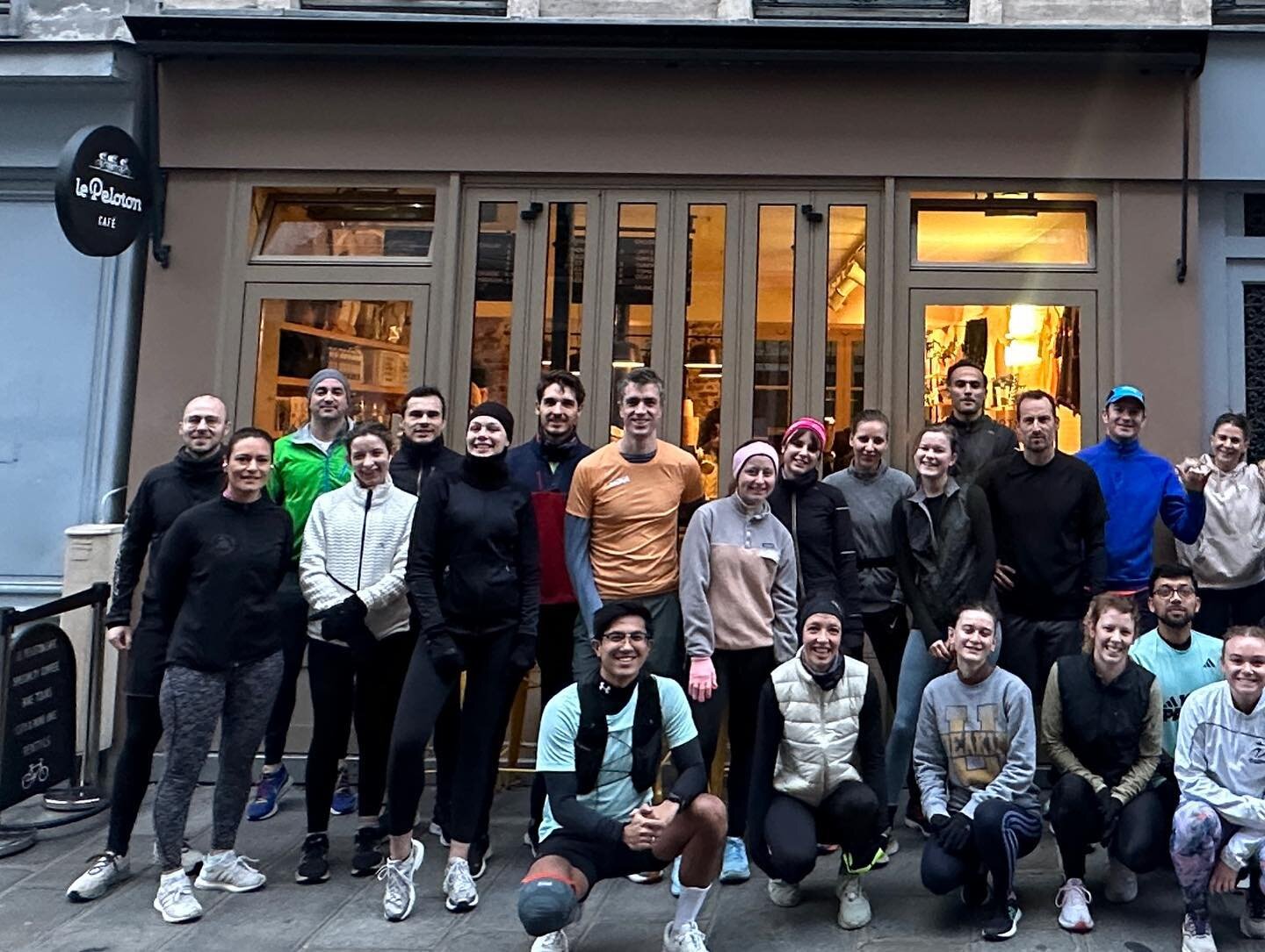Back where we left off with less degrees 🥶 2024 race training starts already 🤟
Join us on our next run;
- Wednesday at 7am (7km) 
- Sunday at 9am (~10km)
Always from @lepelotoncafe 🤟
&bull;
&bull;
#run #running #runner #courseapied #paris #joinus 