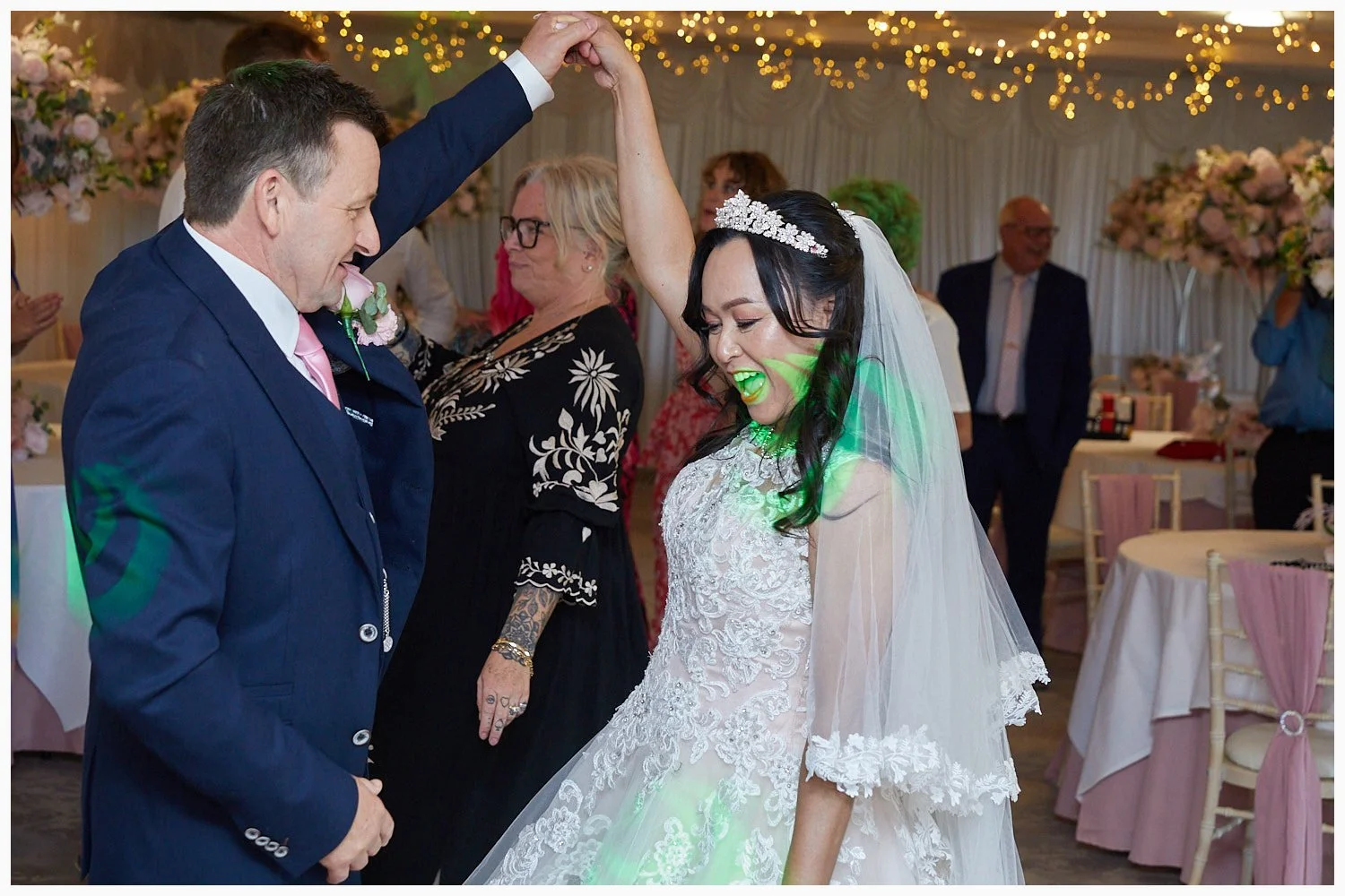 154-Highfield-Park-Heckfield-wedding-photography__364-397A5400-07_tlsw.jpg