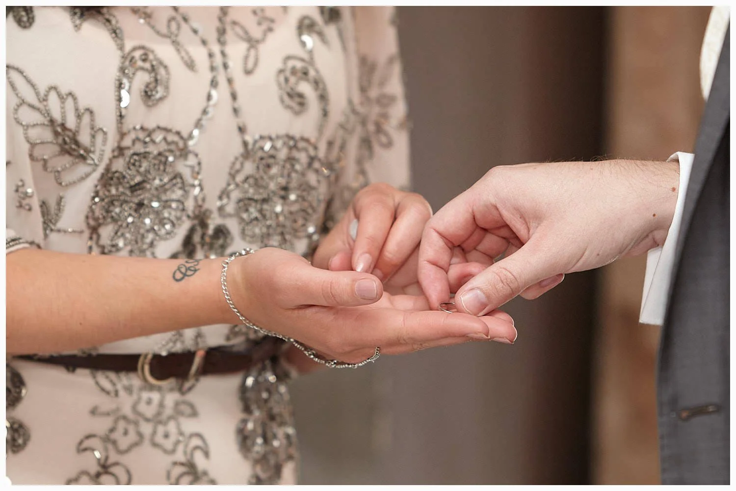 012-Highfield-Park-Heckfield-wedding-photography-011-079-7115-03_admk.jpg