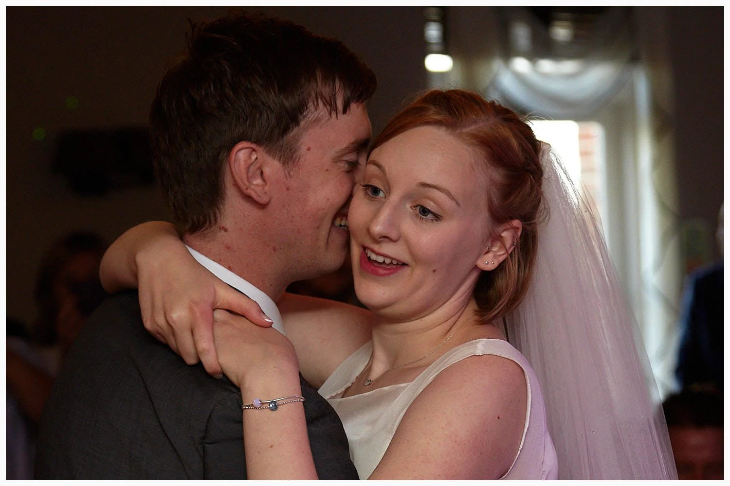 022-Highfield-Park-Heckfield-wedding-photography-020-375-6413-04_admk.jpg