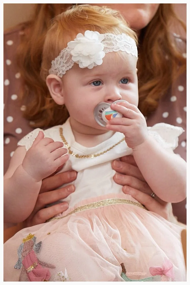 The youngest guest looks so smart!