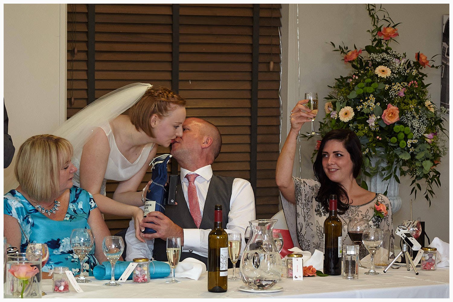 020-Highfield-Park-Heckfield-wedding-photography-018-320-6338-04_admk.jpg