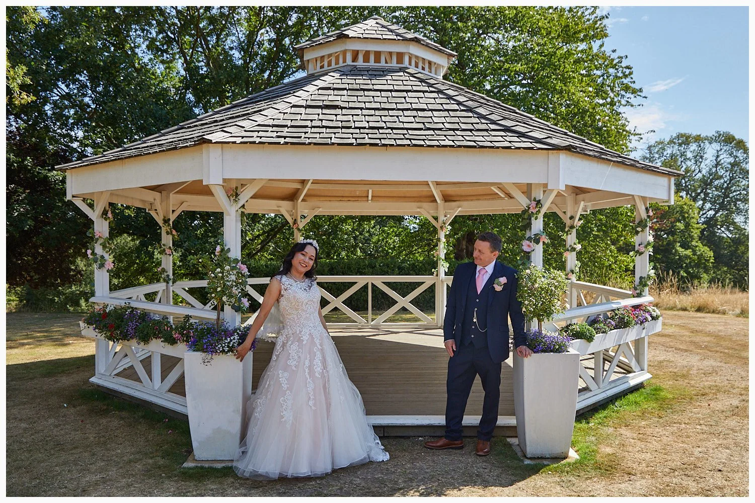 132-Highfield-Park-Heckfield-wedding-photography__216-397A4897-07_tlsw.jpg