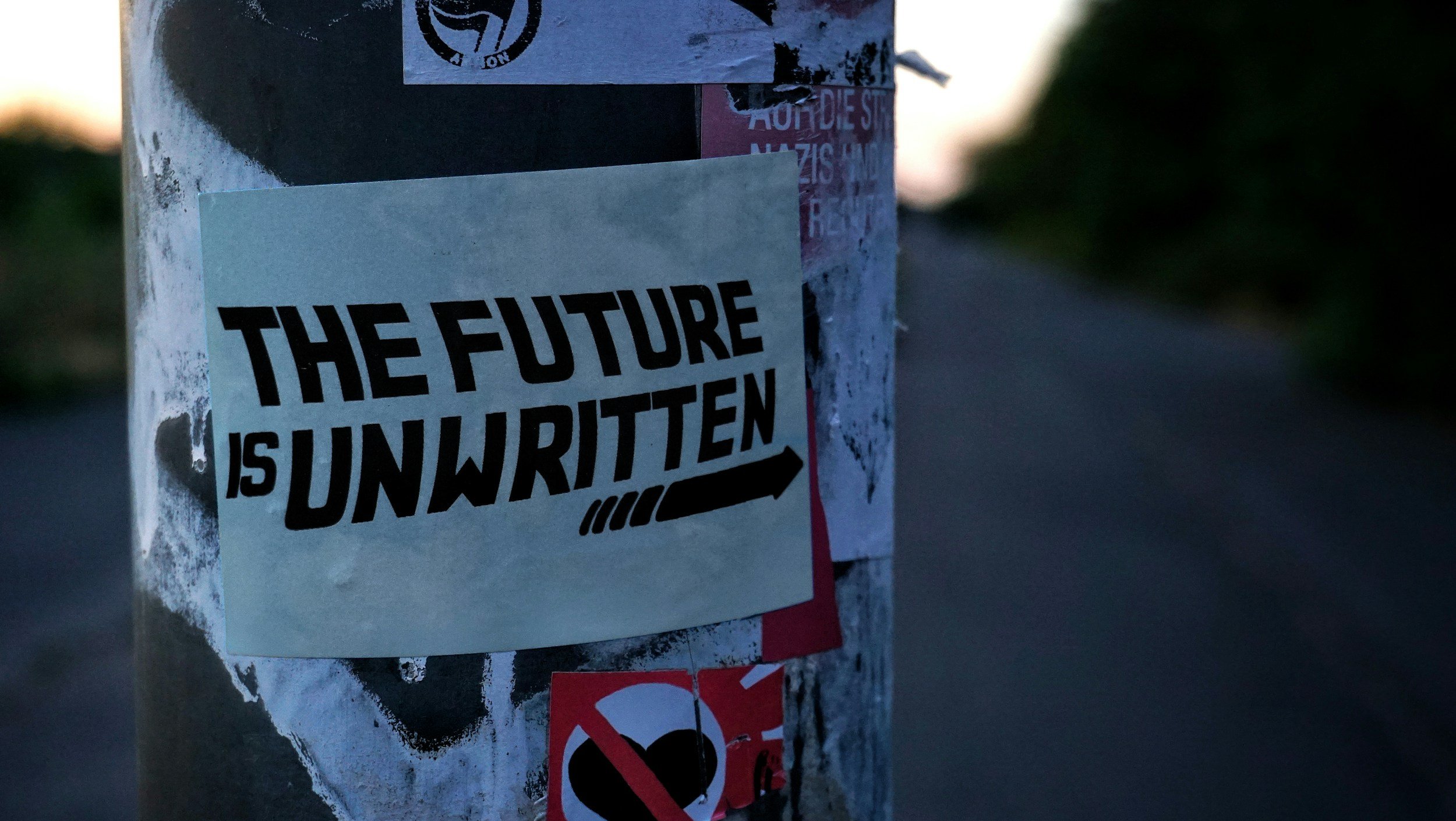 Future Continuous w biznesie: Jak dyplomatycznie rozmawiać o przyszłości i statusie projektów