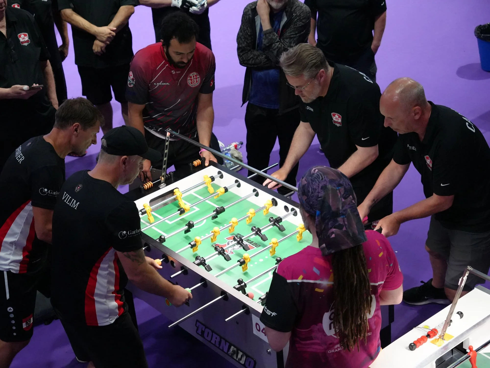 In overtime, Eric Dunn (forward) and Peter Tielens (goal) edge Gerald Hofbauer and Oliver Vilim 41‑39 to win the Quarter‑final.