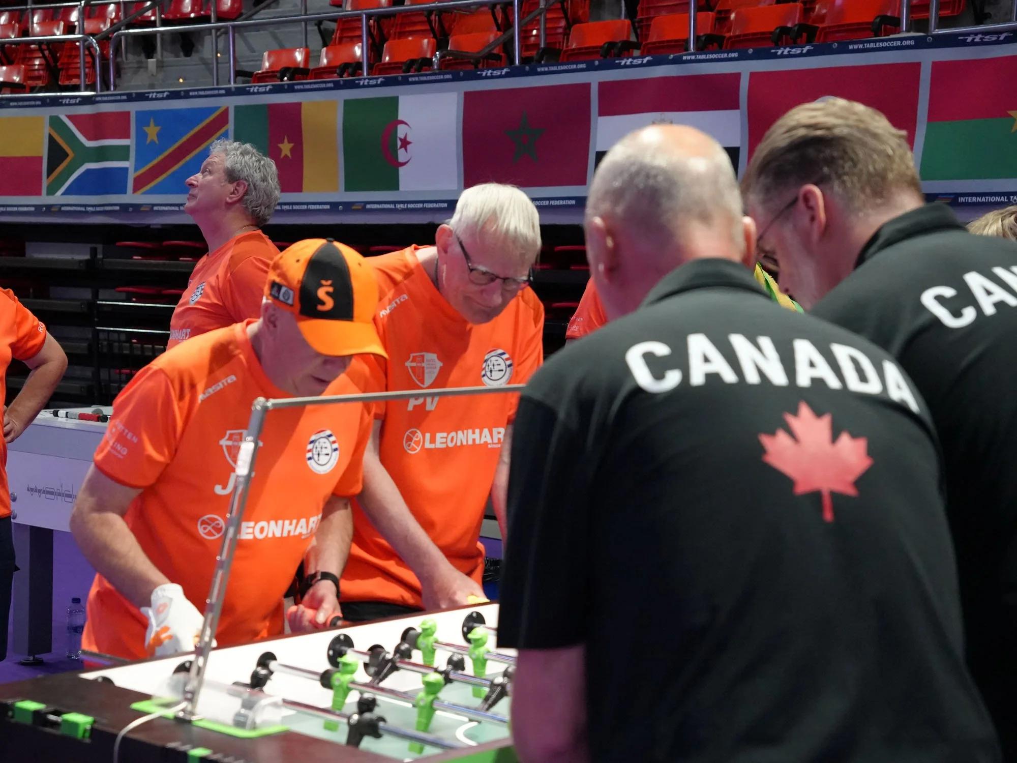 Bernd Baars and Jo Franssen (Netherlands) play Peter Tielens (goal) and Eric Dunn (forward) in the final leg of the bronze‑medal match.