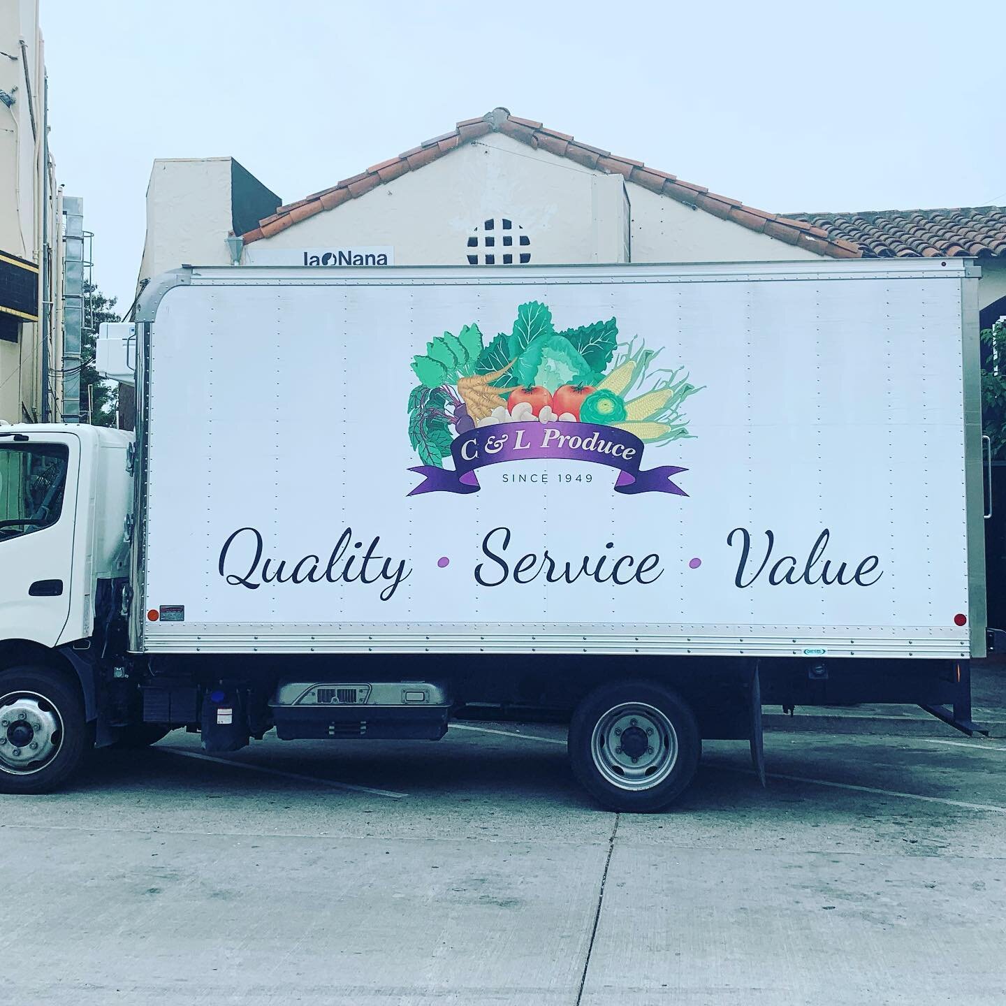 The produce truck..We get everything in fresh every day..These guys are fantastic..Been buying from them since day one and as the truck says they&rsquo;ve been in Oakland and serving Oakland since 1949 🤯🤯.. #parkburgeroakland #oaklandfoodie #bestbu