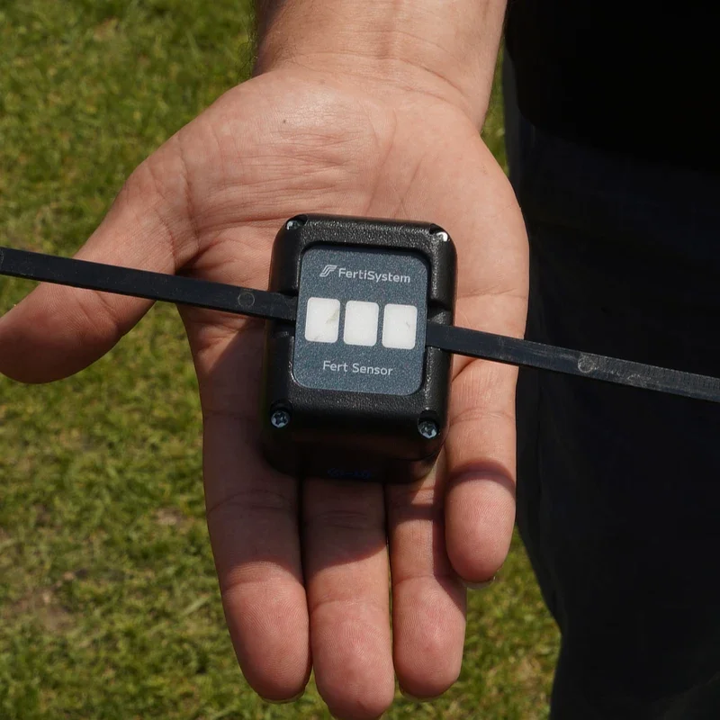 FS-Fert-Sensor-in-hand.webp