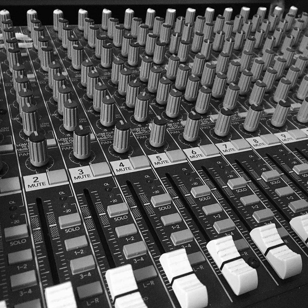 When you've had the mixer so long it came in black and white 😜
Just kidding! Thanks for the love @eartothegroundstudio 💚
#ThrowbackThursday #Mixer #Mackie #Studio #Recording