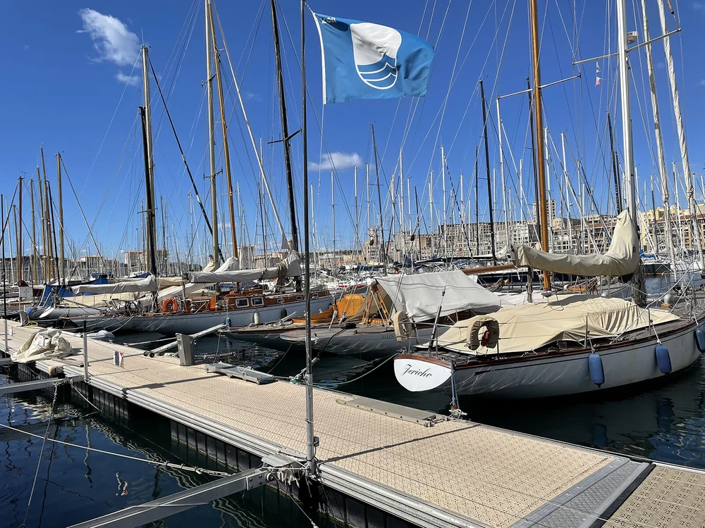 walk down la canebiere the markaz review