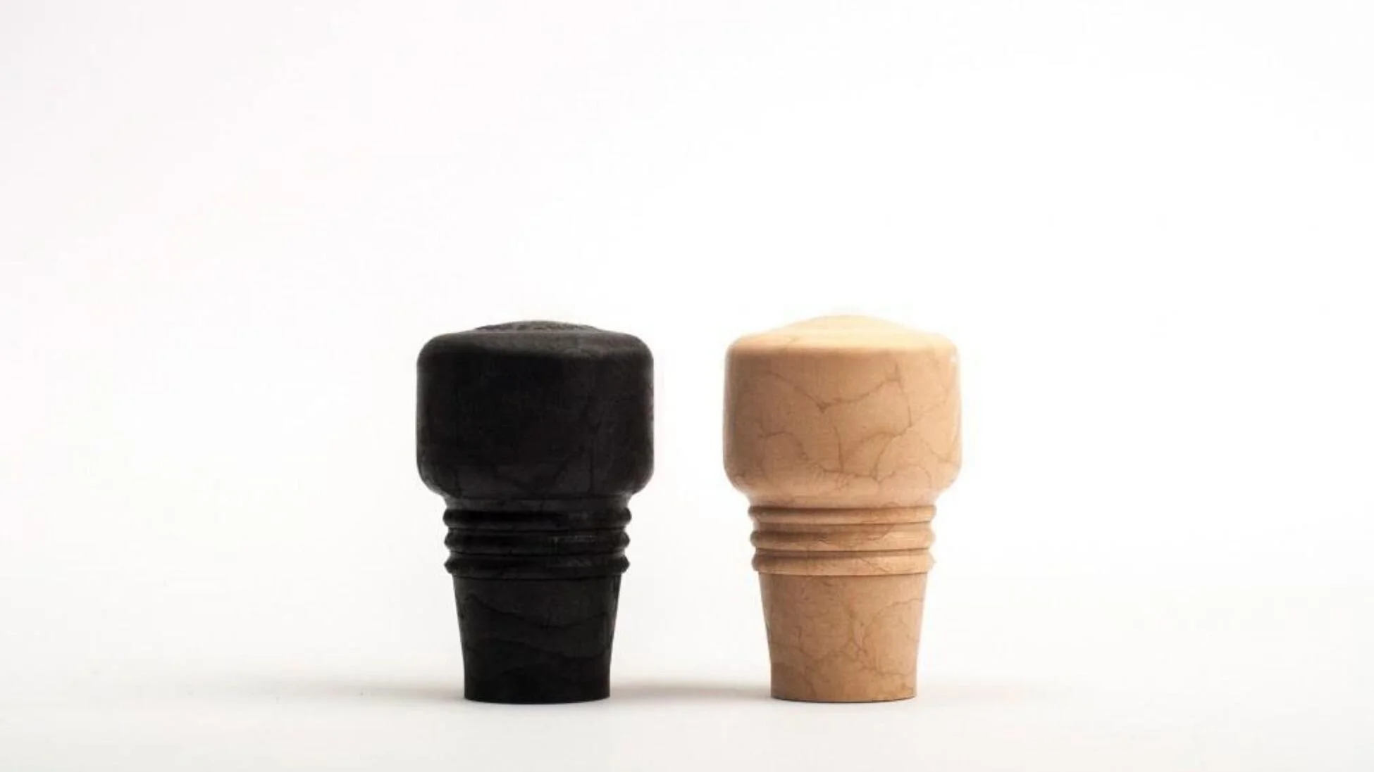 Sparkling beverages stoppers