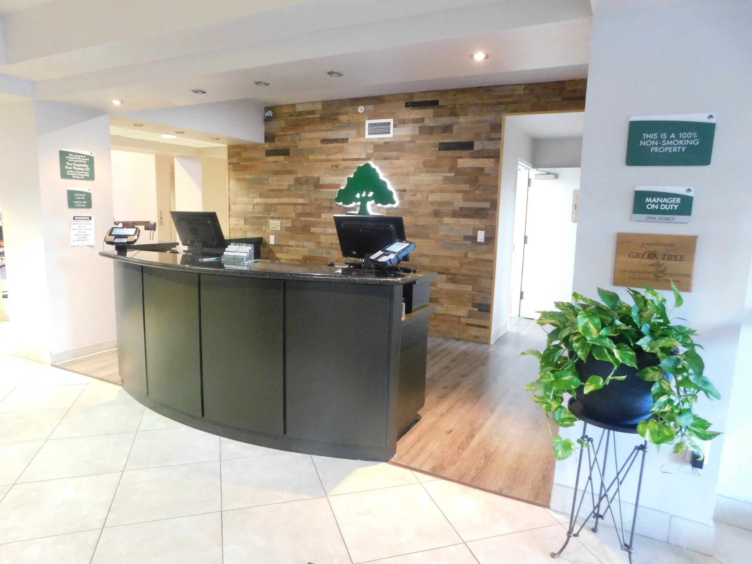 Front Desk GreenTree Pinetop