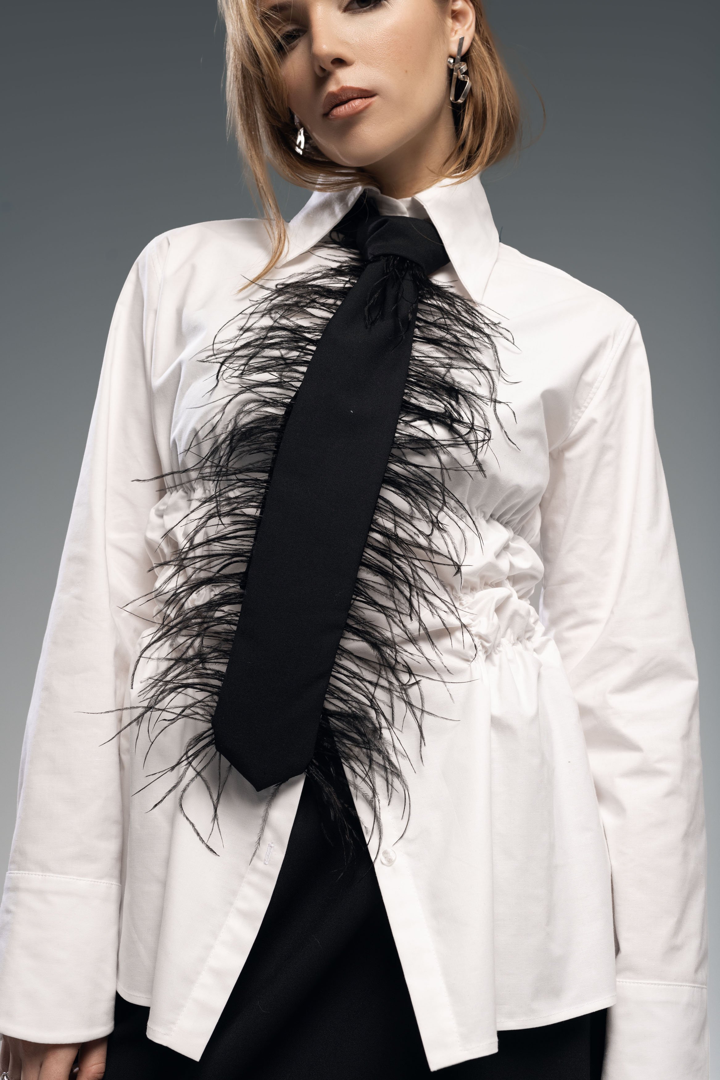 FEATHER TIE