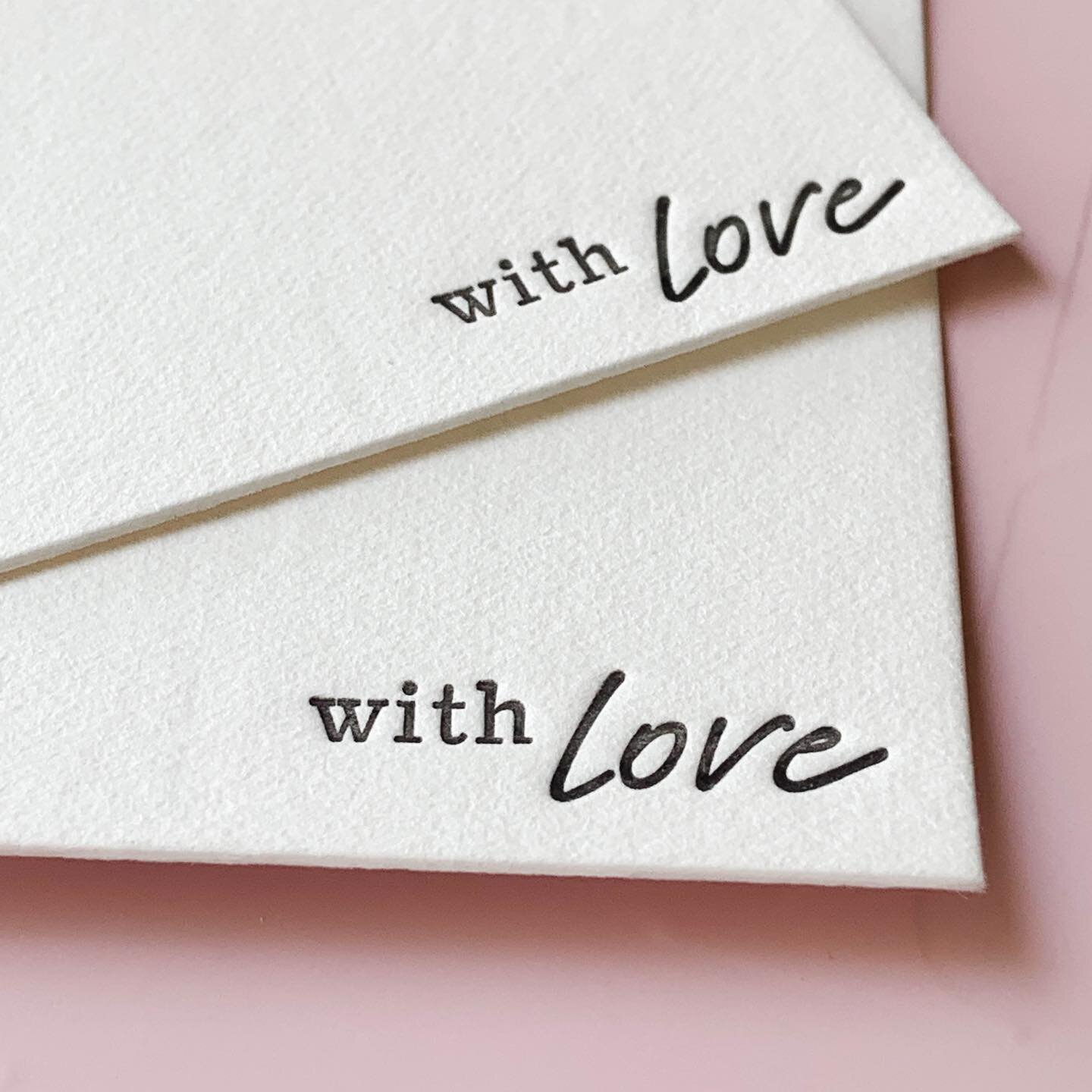Porque sabemos lo mucho que nos gusta compartir con los que más queremos, ahora puedes comprar nuestras tarjetas en nuestra web!! 🤩
.

.
.
#letterpress #cottonpaper #watercolor #cards #letterpresscards  #stationery #papergoods #molamemola #papergoo