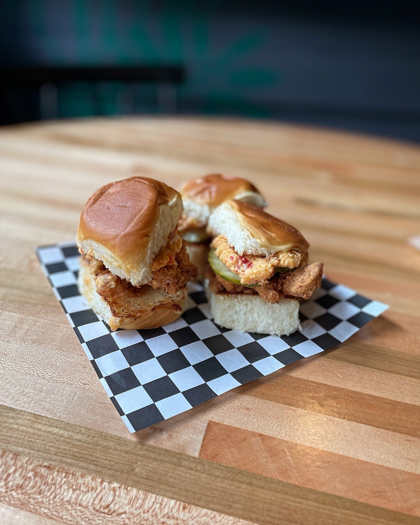 A new addition to our lunch specials - Popcorn Chicken + Pimiento Sliders 🍔 🐔

Tasty bites of Cajun Popcorn Chicken, tangy pimiento cheese, pickles on a sweet Hawaiian slider roll 😍

3 per order for only $10 💥 grab some for mom or get it delivere