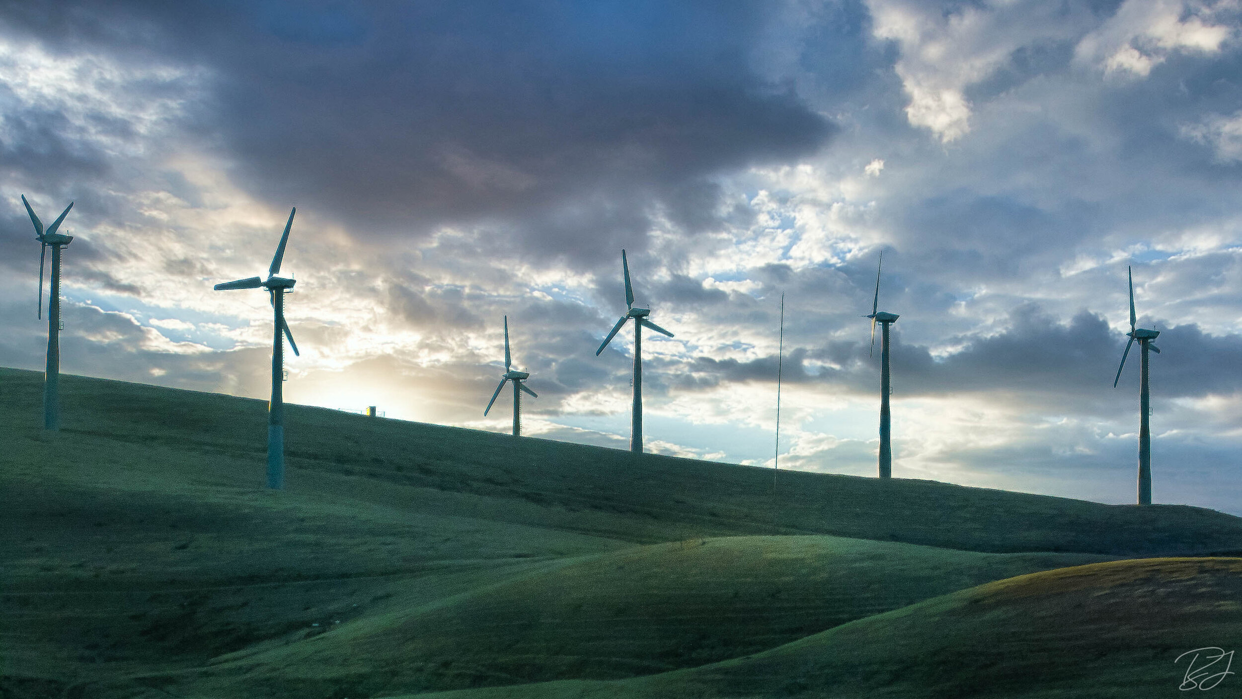 Wind turbines at Altamont Pass (formerly Livermore Pass), Livermore, California.