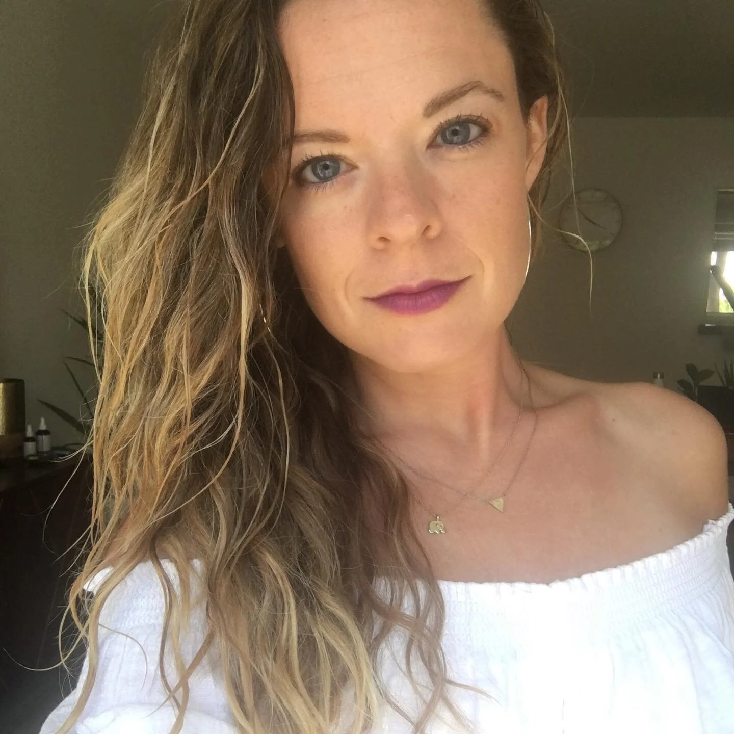 Analyzing your breakup?⁣
⁣
Stop 🛑 !⁣
⁣
Listen, I love my brain 🧠 . It&rsquo;s helped me ace tests, get a college education, make zillions of spreadsheets, win prizes on gameshows&hellip;⁣
⁣
&hellip;but our brains don&rsquo;t always want what&rsquo;