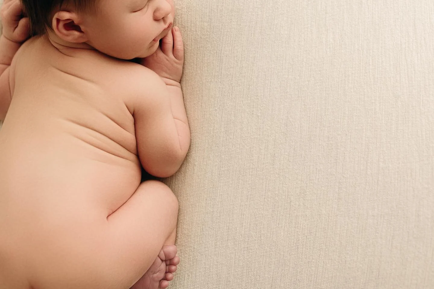 My own sweet baby. He is such a chunk 🥰
✨NOW BOOKING LIMITED SPOTS FOR 2023✨
* January - 1 spot
* February - 2 spots
⬇️⬇️⬇️⬇️⬇️⬇️⬇️⬇️⬇️
www.haleybphoto.com
.
.
.
#charlestonwvnewbornphotographer #parkersburgwvnewbornphotographer #huntingtonwvne