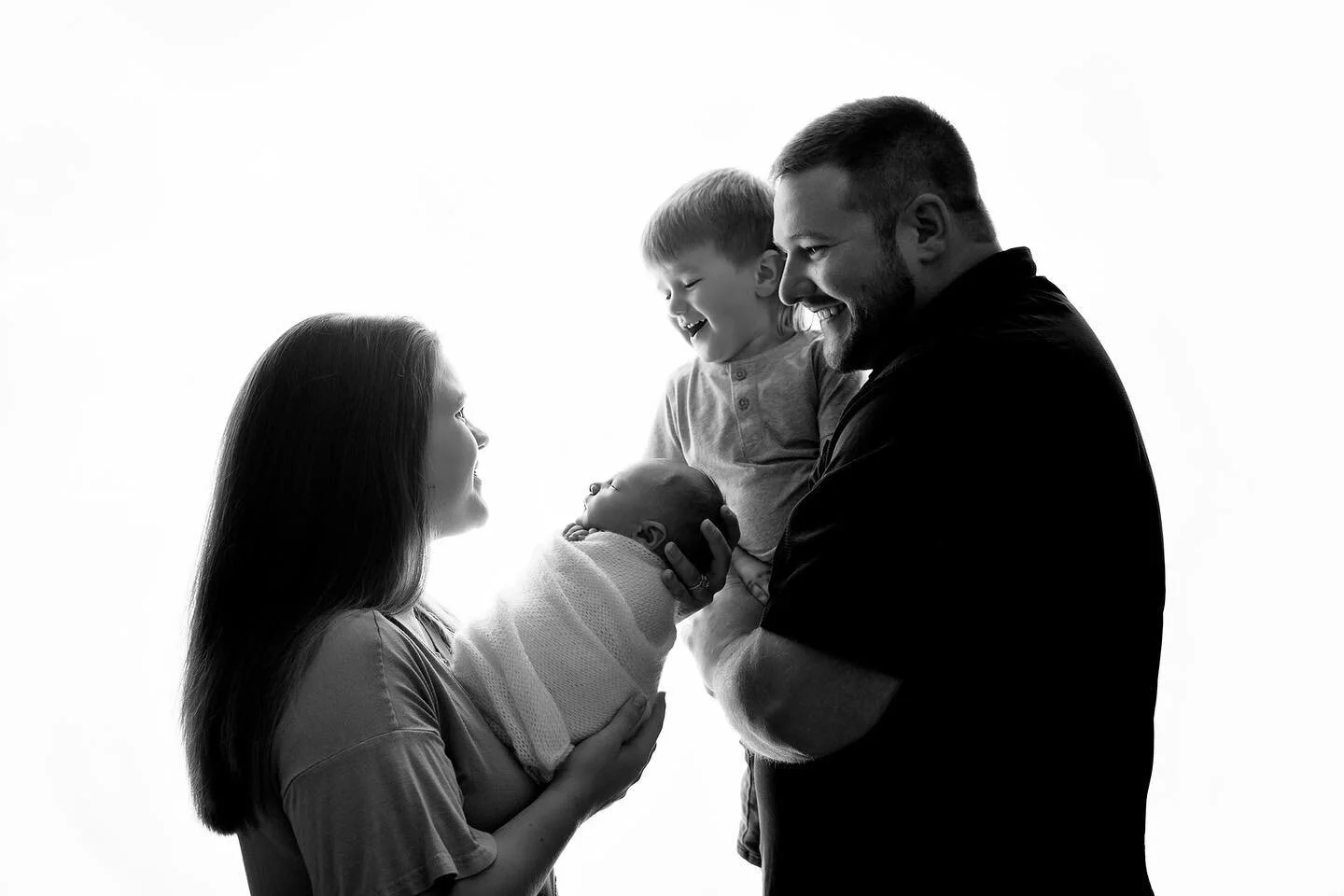 Family 🤍
✨NOW BOOKING LIMITED SPOTS FOR 2023✨
* January - 1 spot
* February - 2 spots
⬇️⬇️⬇️⬇️⬇️⬇️⬇️⬇️⬇️
www.haleybphoto.com
.
.
.
#charlestonwvnewbornphotographer #parkersburgwvnewbornphotographer #huntingtonwvnewbornphotographer #ripleywvnewb
