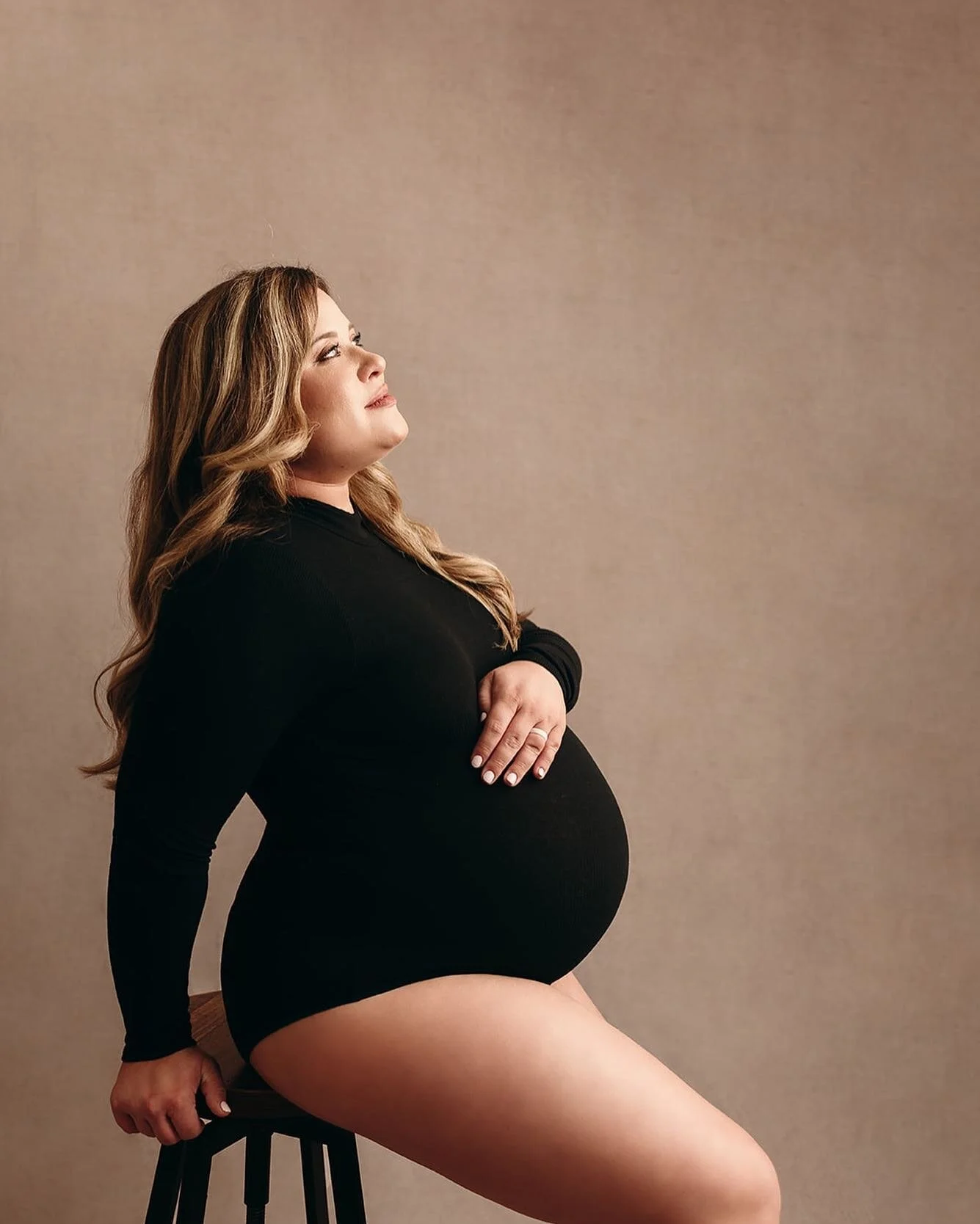 This is the last image I have to share of this gorgeous mama ❤️ I loved her session so much!
✨NOW BOOKING LIMITED SPOTS FOR 2023✨
* January - 1 spot
* February - 2 spots
⬇️⬇️⬇️⬇️⬇️⬇️⬇️⬇️⬇️
www.haleybphoto.com
.
.
.
#charlestonwvmaternityphotogra
