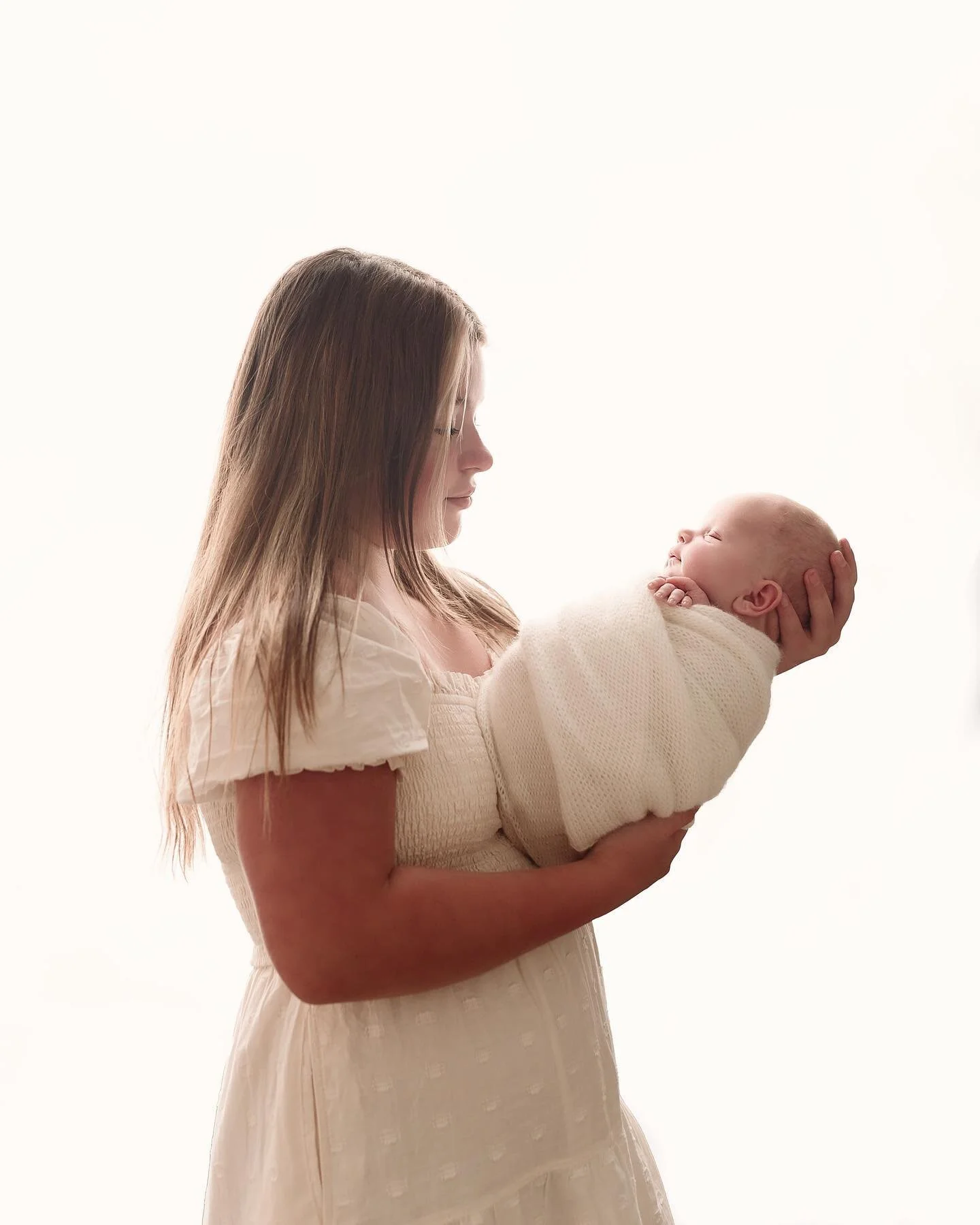 I love when older siblings are old enough to really be part of newborn sessions. How precious is she holding her baby brother? 🥰
✨NOW BOOKING LIMITED SPOTS FOR 2023✨
* January - 1 spot
* February - 2 spots
⬇️⬇️⬇️⬇️⬇️⬇️⬇️⬇️⬇️
www.haleybphoto.com